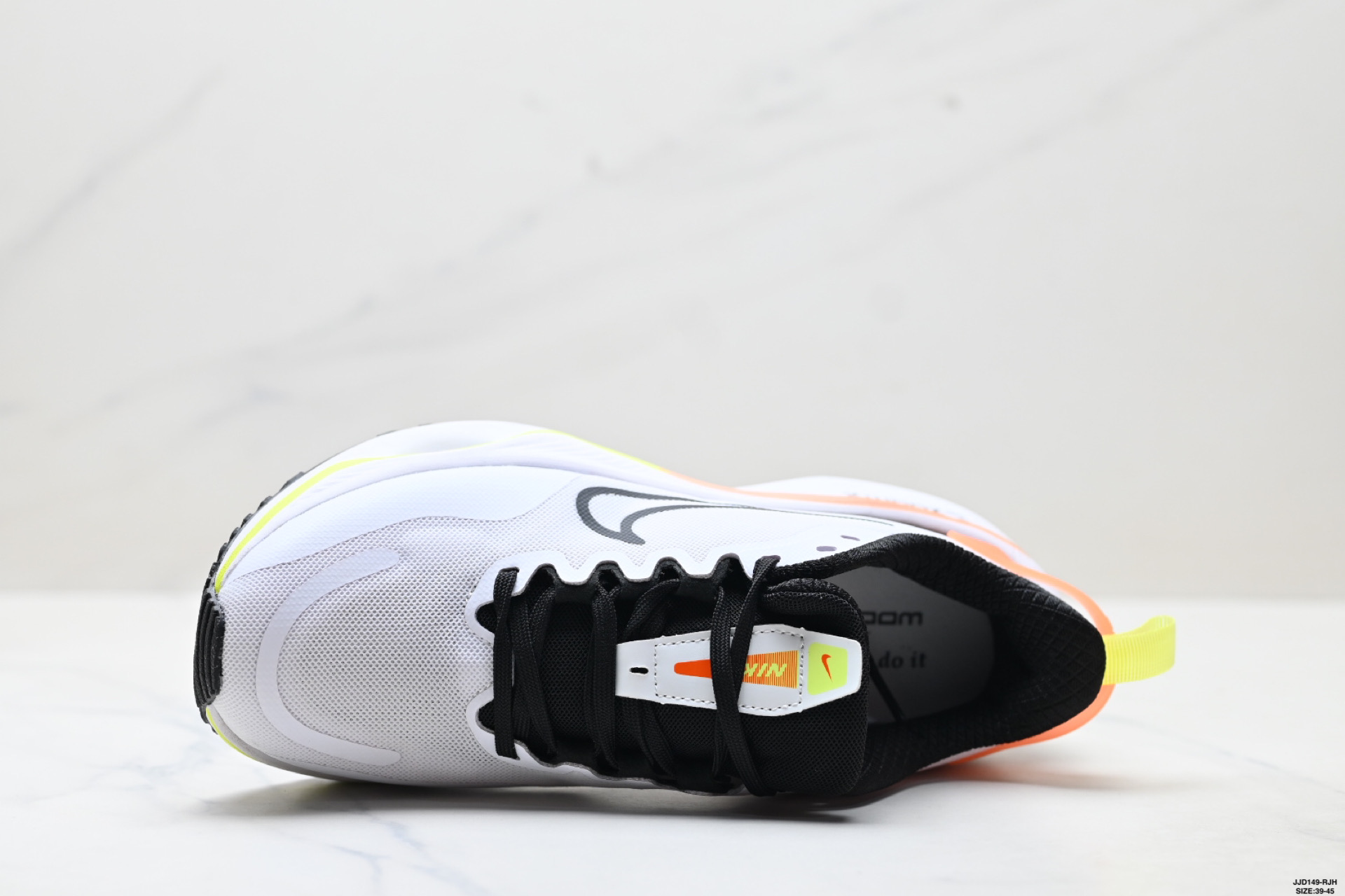 💰170
真标✅Nike Air Zoomx系列 耐克 低帮马拉松休闲运动慢跑鞋
必定是官方强力主推款式 真正的Zoom缓震科技嵌入 缓震大底带公司同步定位
货号:CK4318-101
Size:39-45
ID:JJD149-RJH