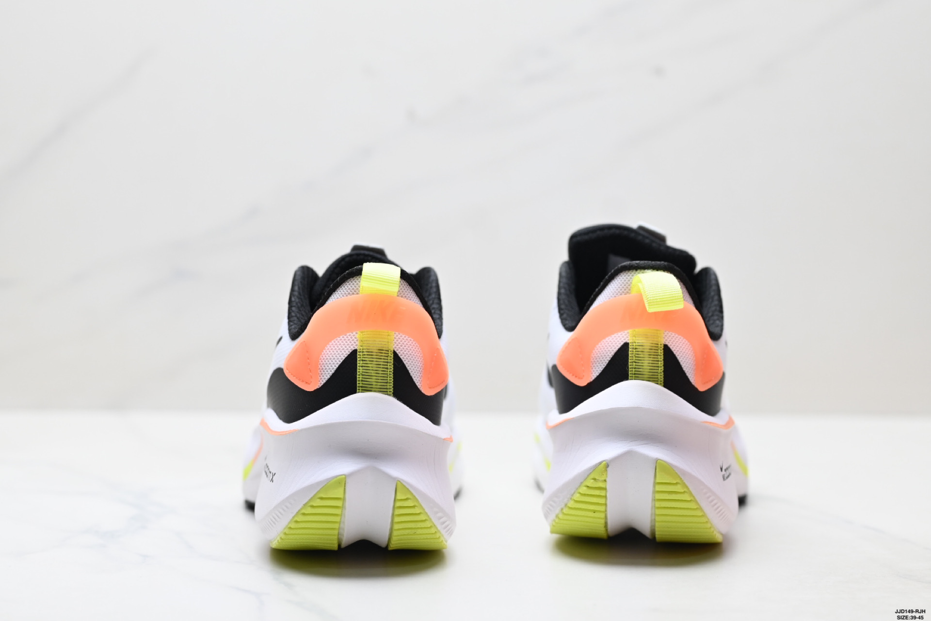 💰170
真标✅Nike Air Zoomx系列 耐克 低帮马拉松休闲运动慢跑鞋
必定是官方强力主推款式 真正的Zoom缓震科技嵌入 缓震大底带公司同步定位
货号:CK4318-101
Size:39-45
ID:JJD149-RJH