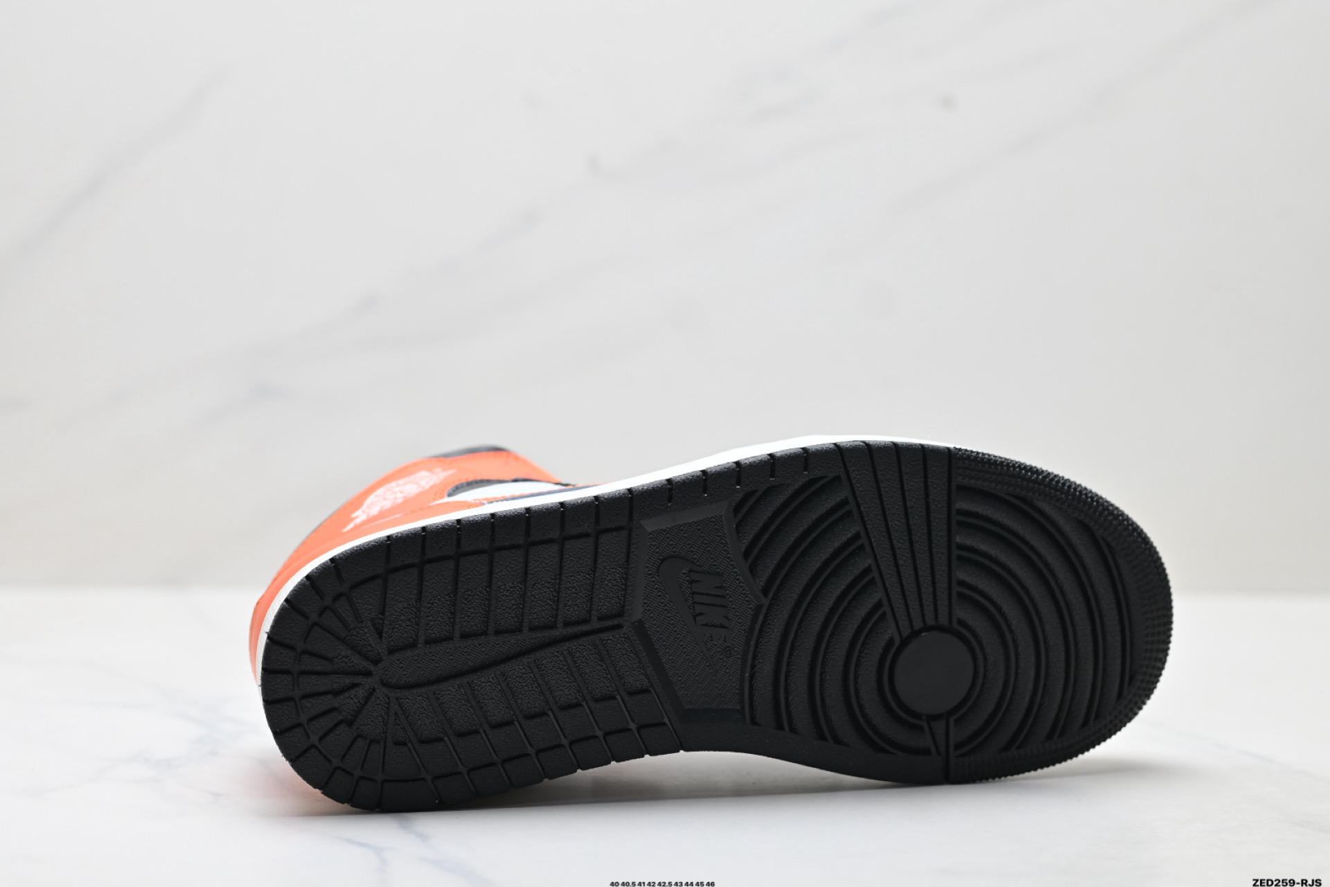 Nike Air Jordan 1 Retro Mid AJ1代迈克尔·乔丹中帮耐克经典复古百搭休闲文化运动篮球鞋 DQ8426-801