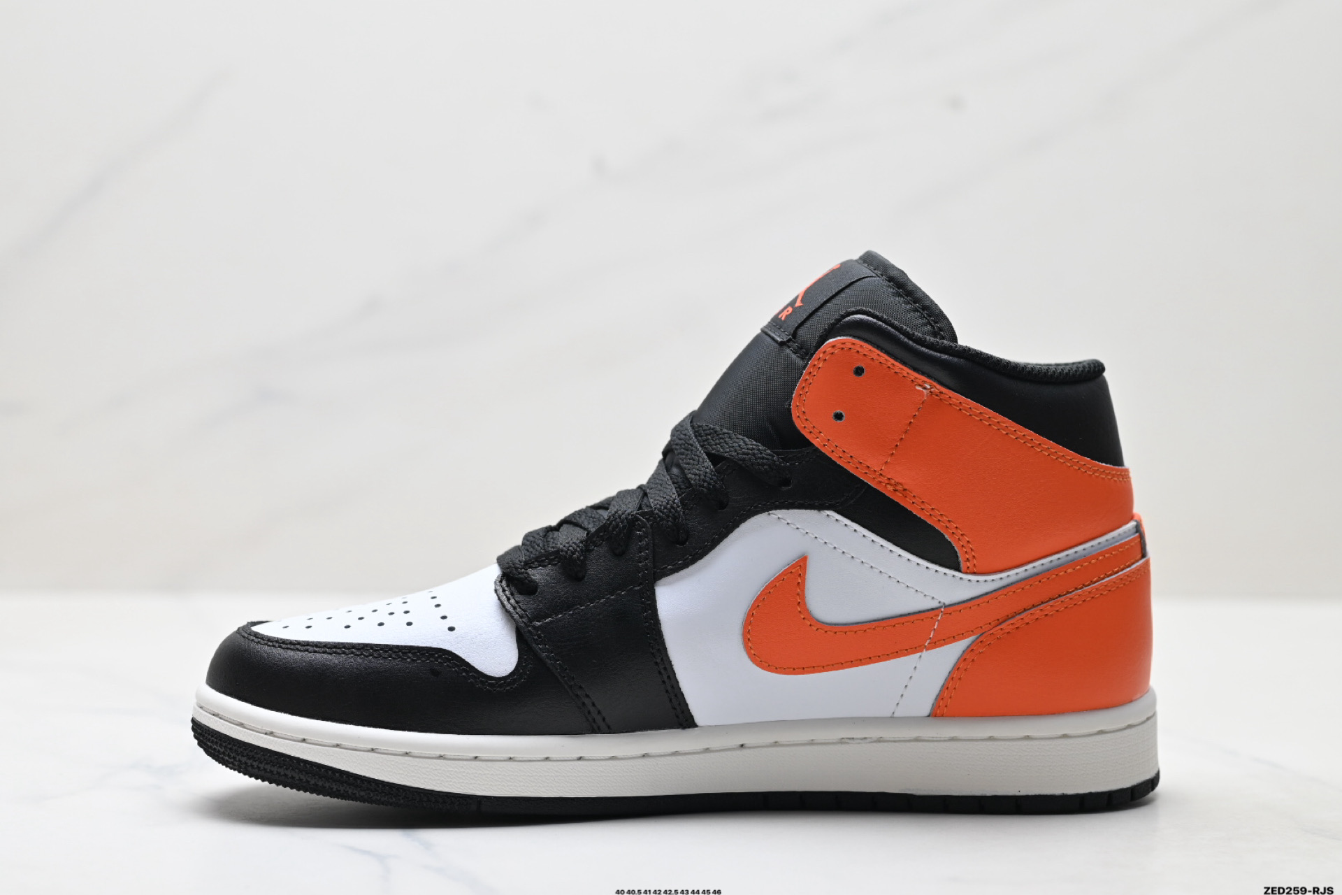 Nike Air Jordan 1 Retro Mid AJ1代迈克尔·乔丹中帮耐克经典复古百搭休闲文化运动篮球鞋 DQ8426-801