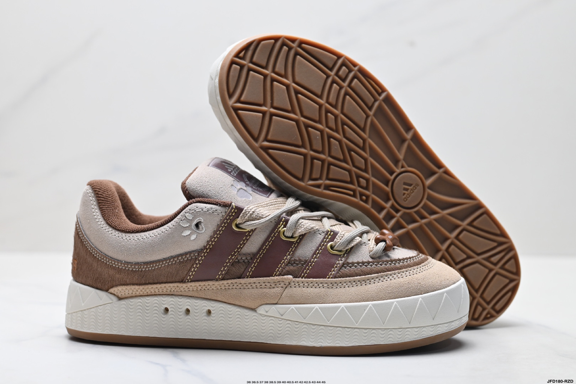 Adidas Adimatic Low 马蒂奇系列低帮 复古鲨鱼面包鞋运动休闲滑板板鞋 JQ2612