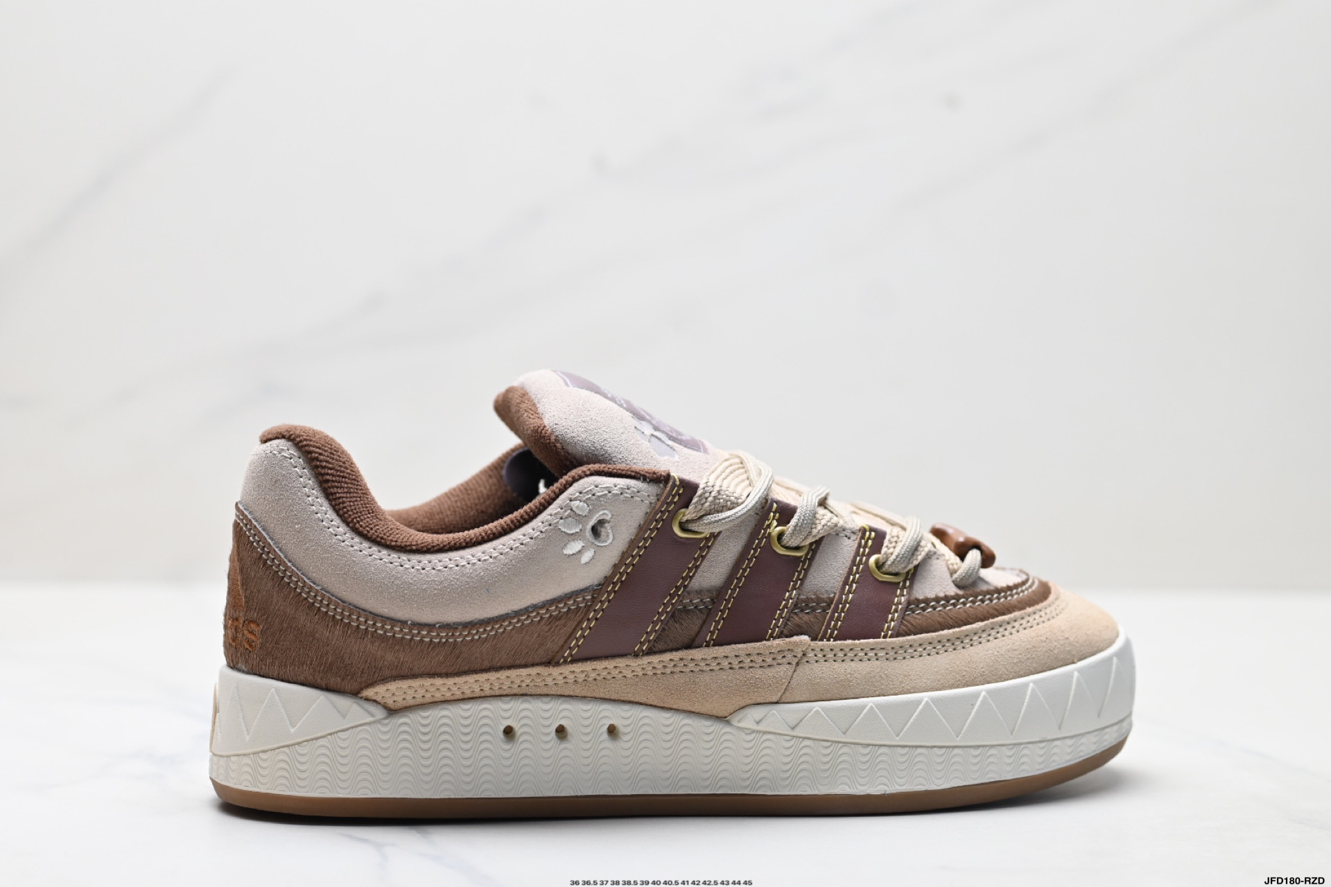 Adidas Adimatic Low 马蒂奇系列低帮 复古鲨鱼面包鞋运动休闲滑板板鞋 JQ2612