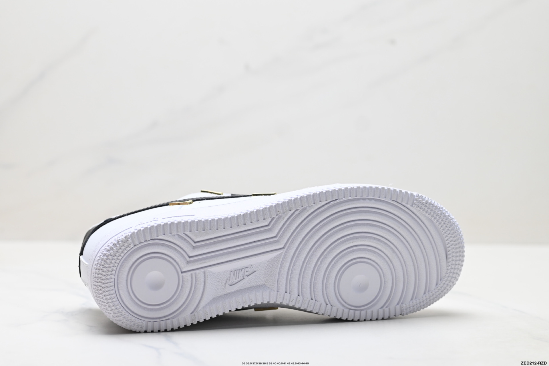 NIKE AIR FORCE 1‘07 ZH0316-113