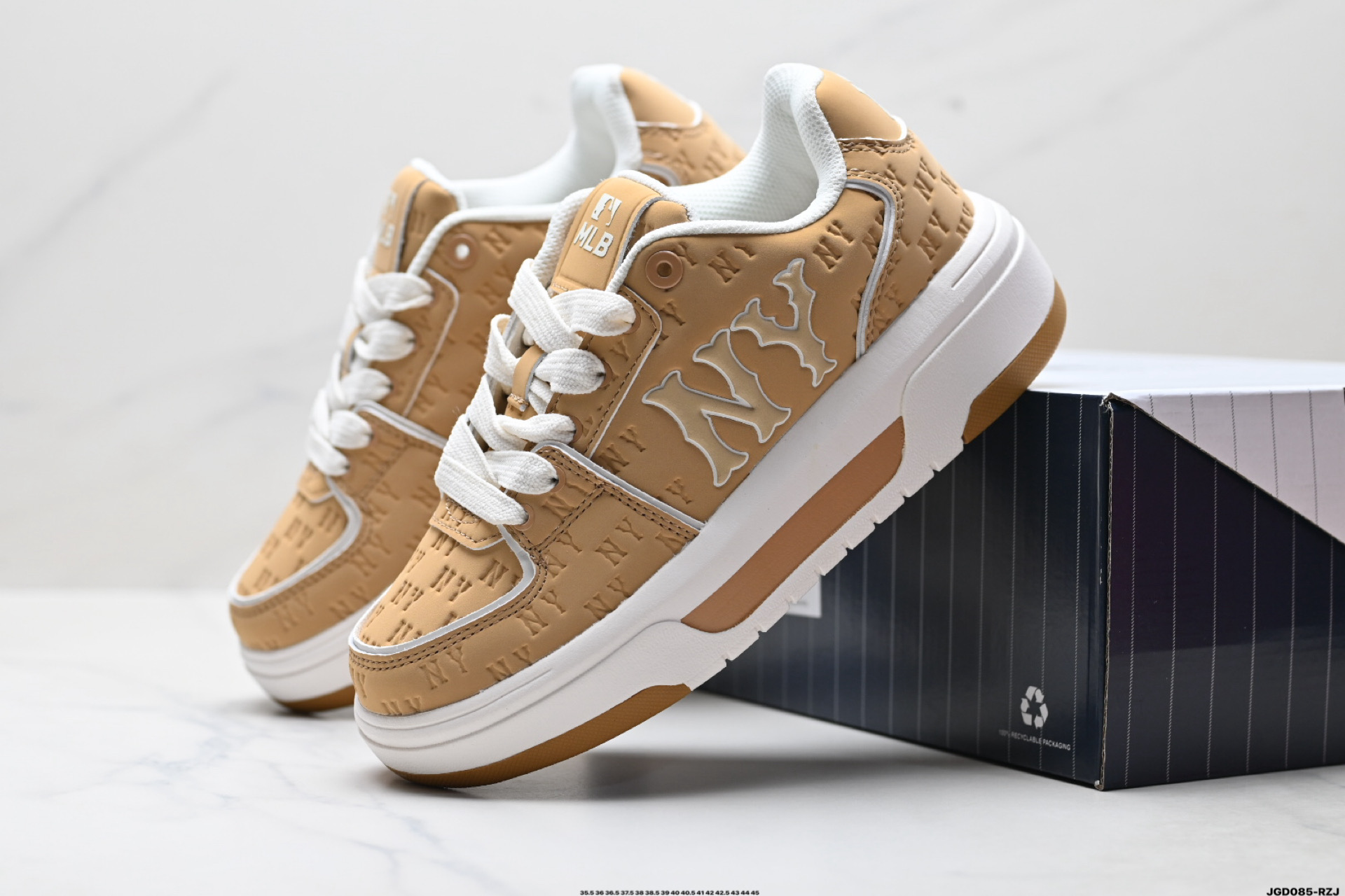 MLB 纽约洋基队 CHUNKY LINER EMBO MONOGRAM 印刻老花 时尚舒适 休闲运动 防滑耐磨增高 低帮 板鞋 3ASXE025N