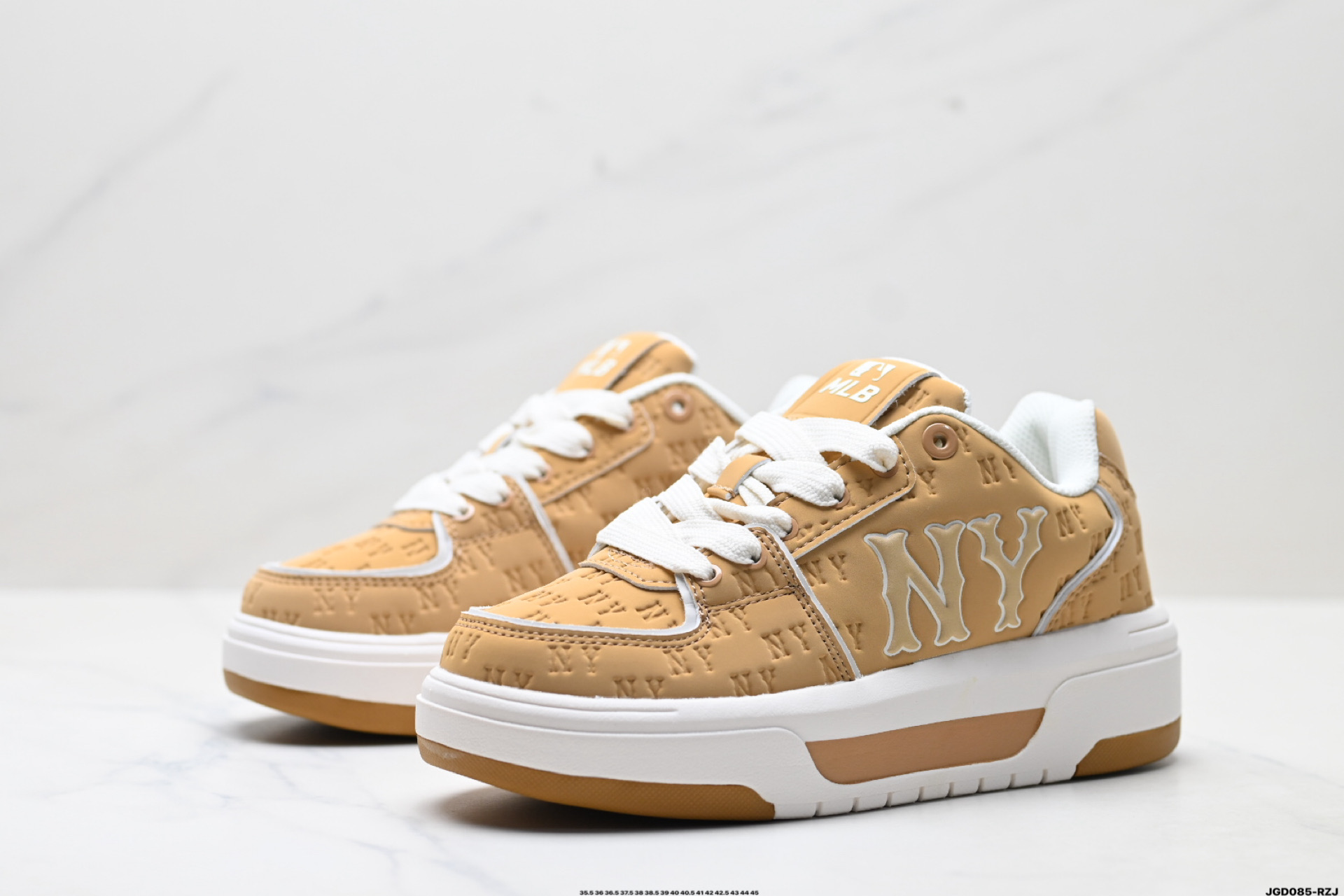 MLB 纽约洋基队 CHUNKY LINER EMBO MONOGRAM 印刻老花 时尚舒适 休闲运动 防滑耐磨增高 低帮 板鞋 3ASXE025N