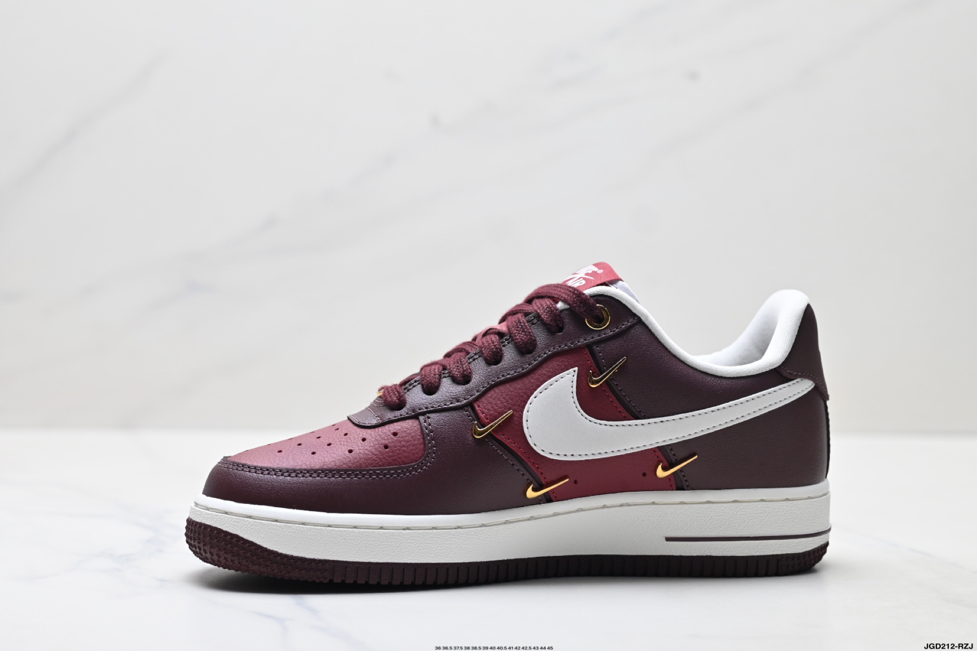 NIKE AIR FORCE 1‘07 IR0485-611