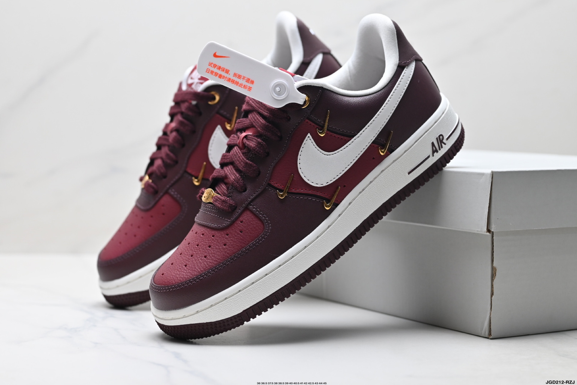 NIKE AIR FORCE 1‘07 IR0485-611