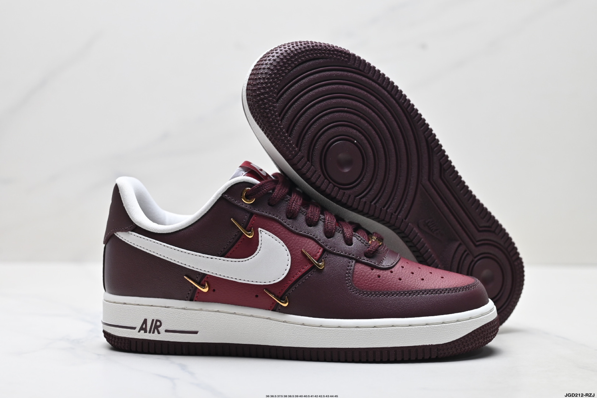 NIKE AIR FORCE 1‘07 IR0485-611