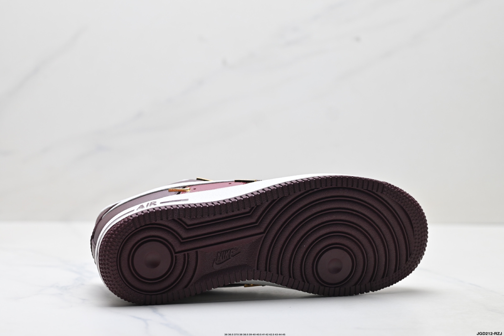 NIKE AIR FORCE 1‘07 IR0485-611