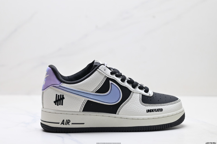 Nike Air Force 1 '07 LV8 שחור לבן עם סוליית אוויר של Undefeated - מידות 36-45 1 Nike Air Force 1 ’07 LV8 שחור לבן עם סוליית אוויר של Undefeated – מידות 36-45