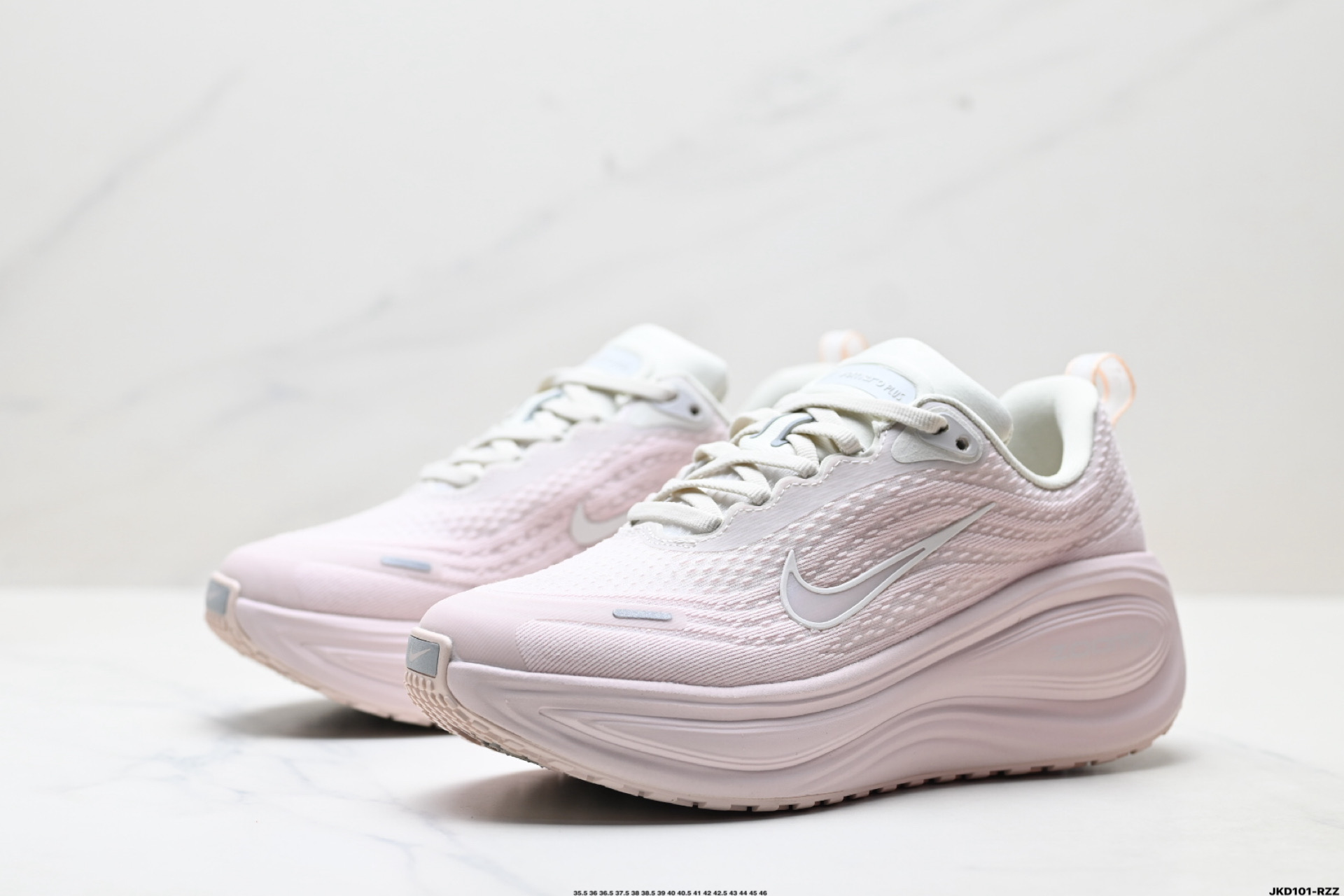 Nike Vomero Plus ReactX: Comodidad y Amortiguación para tus Carreras Diarias 5 i1758468894000 7003 0 3