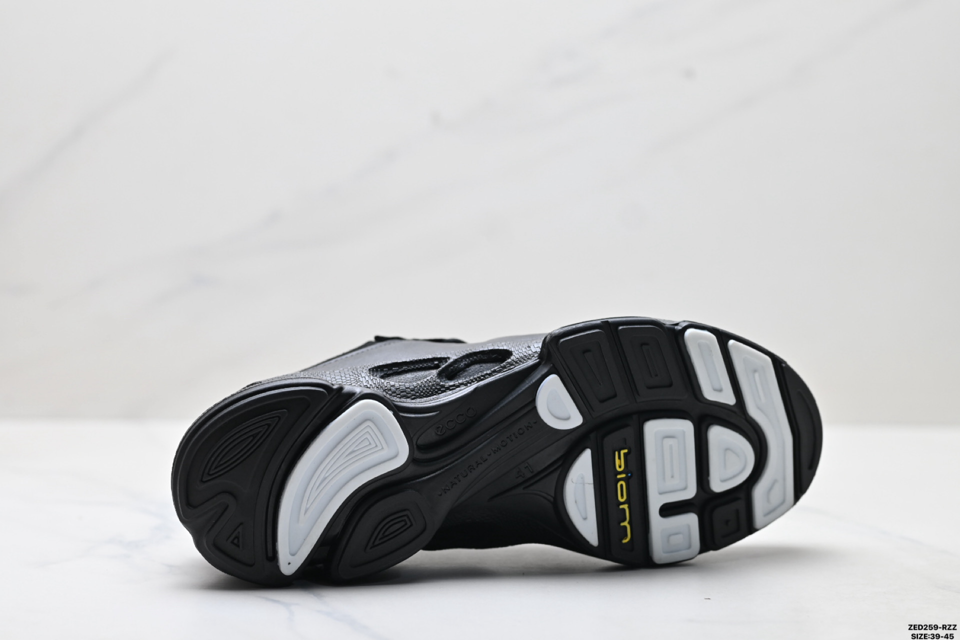 Ecco爱步 BIOM C-TRAIL系列 牛皮 圆头厚底系带 低帮 徒步鞋 822854-010