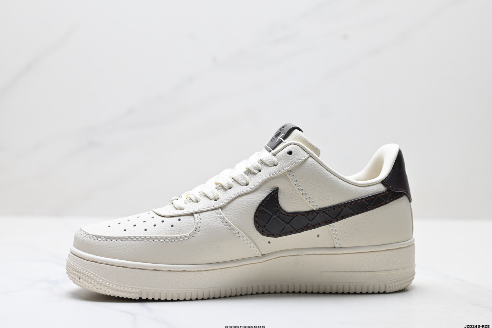 耐克Nike AIR FORCE 1’07空军一号低帮百搭休闲运动板鞋 IH7332-001