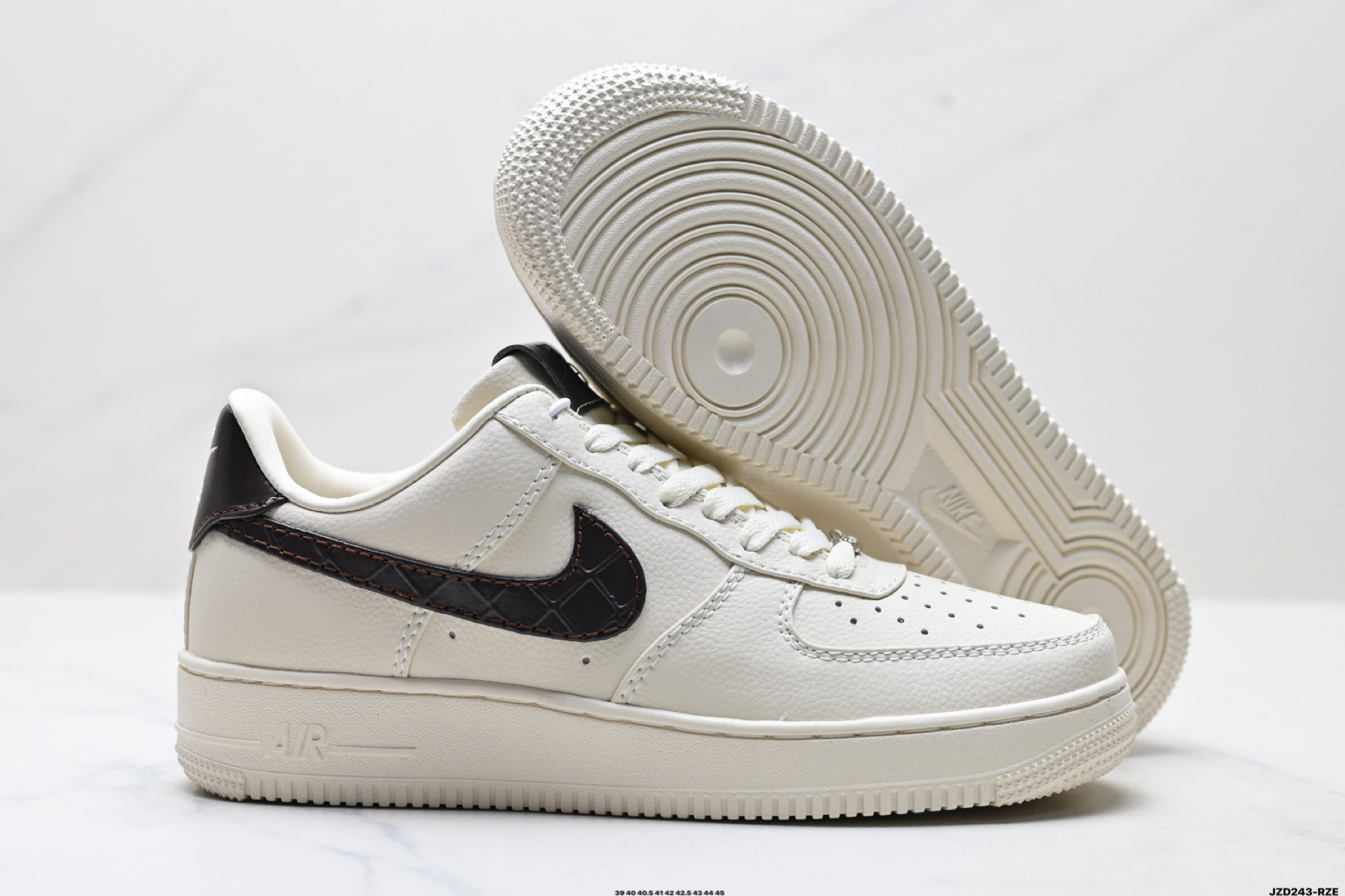 耐克Nike AIR FORCE 1’07空军一号低帮百搭休闲运动板鞋 IH7332-001