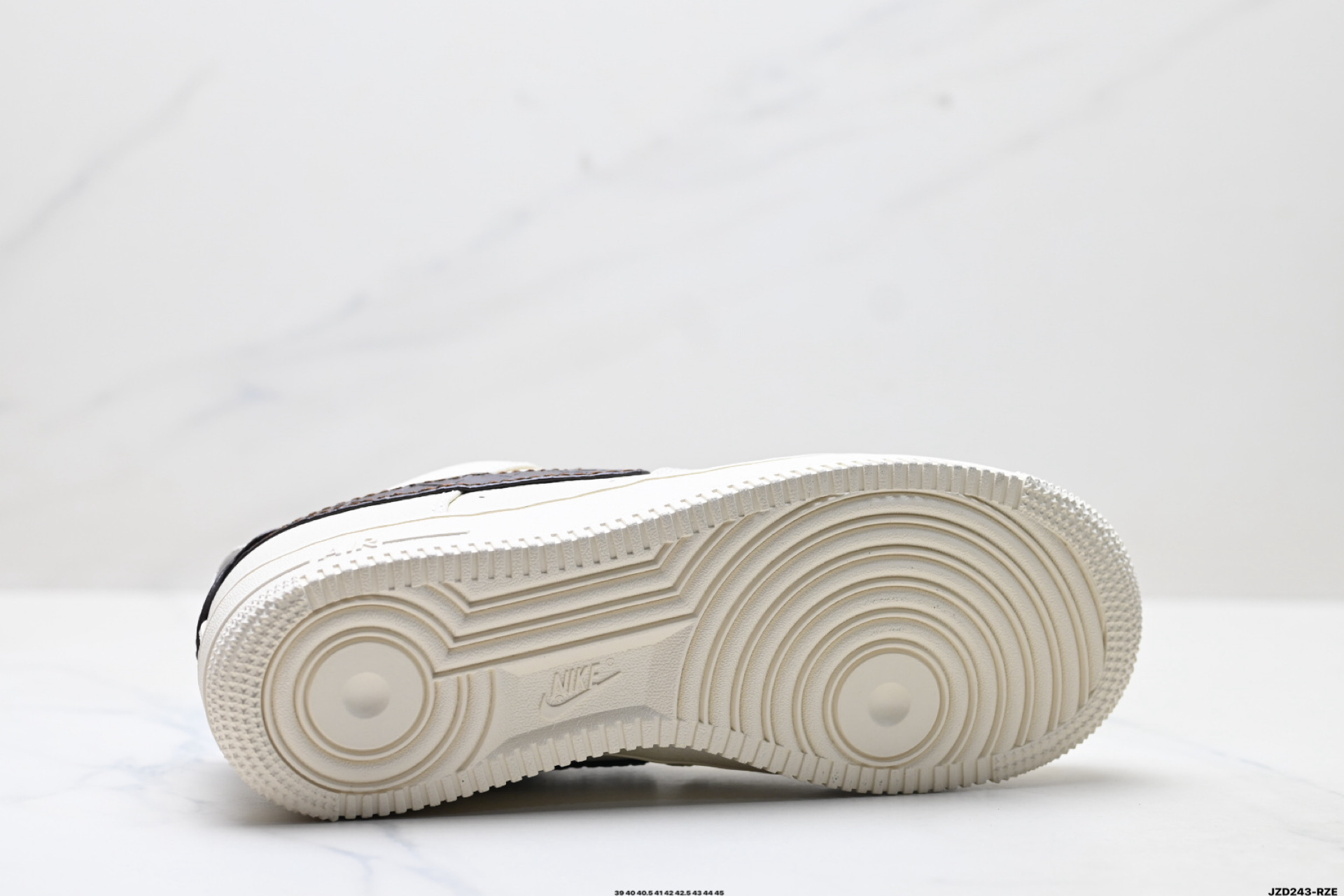 耐克Nike AIR FORCE 1’07空军一号低帮百搭休闲运动板鞋 IH7332-001