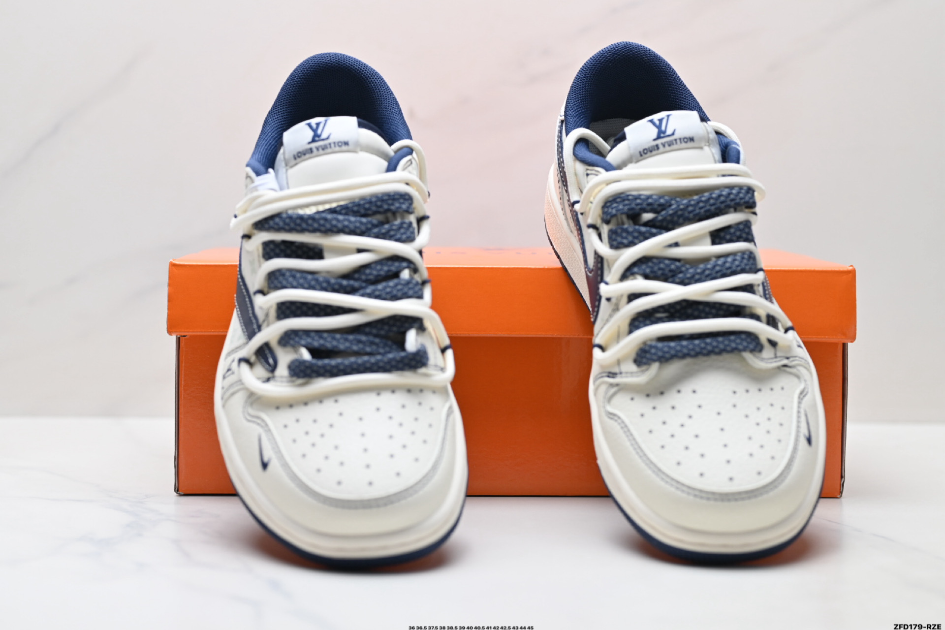 Nike Air Jordan 1 x Travis Scott AJ1倒勾 乔一倒钩 ‘DIY’定制 耐克 低帮文化篮球鞋 HT5088-603 Nike Air Jordan 1 x Travis Scott AJ1倒勾 乔一倒钩 ‘DIY’定制 耐克 低帮文化篮球鞋 HT5088-603