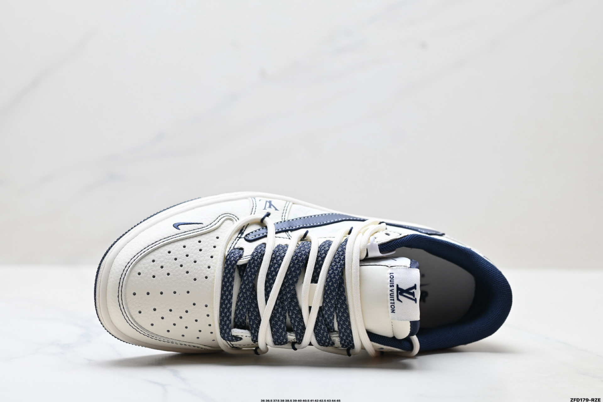 Nike Air Jordan 1 x Travis Scott AJ1倒勾 乔一倒钩 ‘DIY’定制 耐克 低帮文化篮球鞋 HT5088-603 Nike Air Jordan 1 x Travis Scott AJ1倒勾 乔一倒钩 ‘DIY’定制 耐克 低帮文化篮球鞋 HT5088-603