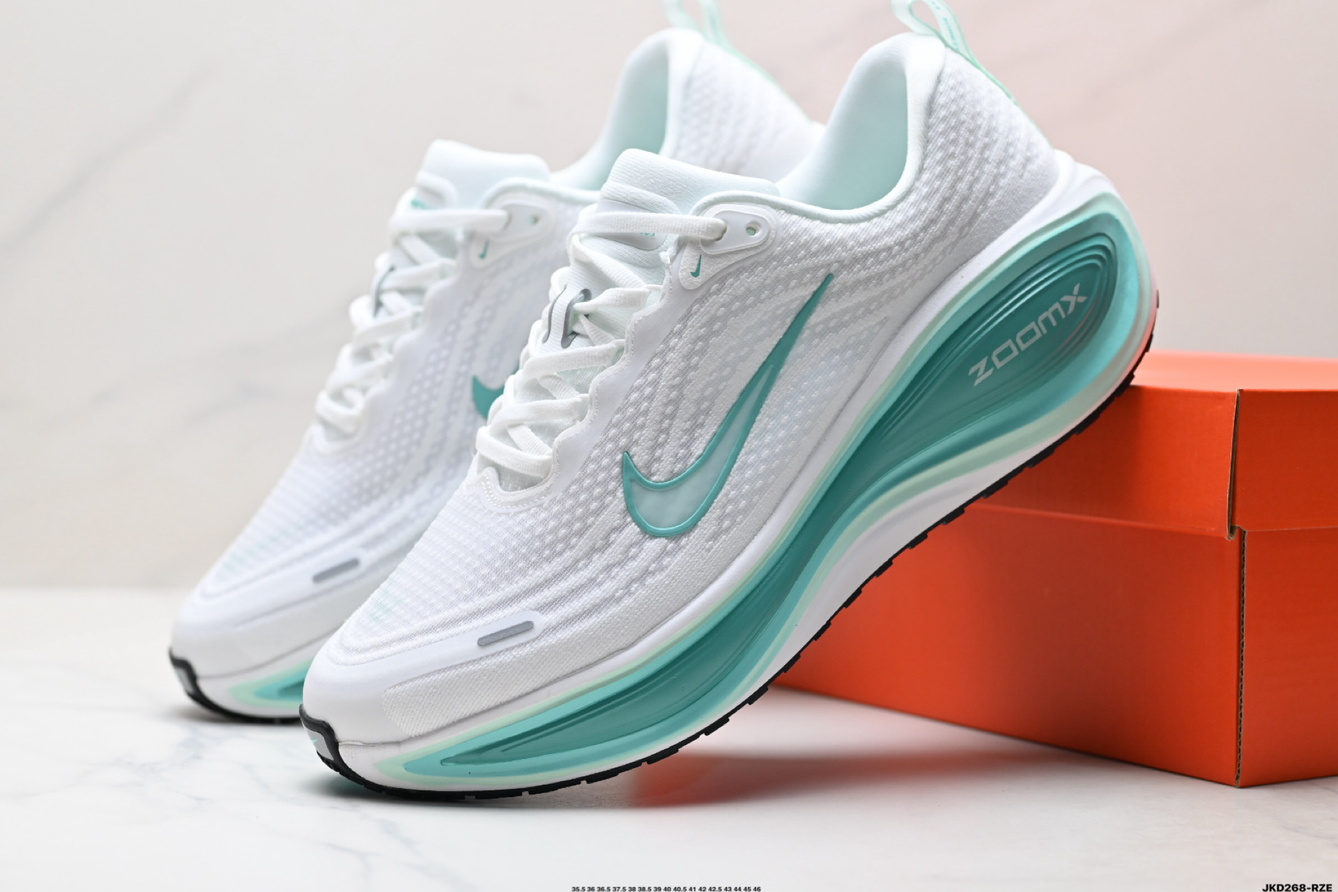 Nike VOMERO PLUS 耐克 舒适减震防滑 低帮跑步鞋 全掌ReactX泡绵中底 HV8154-100