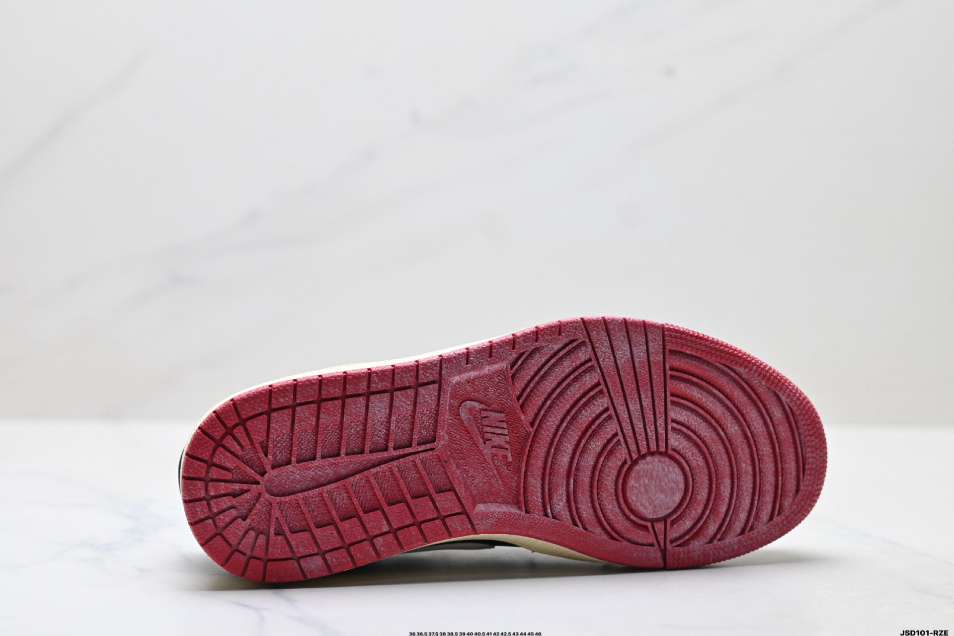 Nike Air Jordan 1 Retro Low OG: Estilo y Comodidad en Cada Paso 10 i1758558000021 7942 0 8