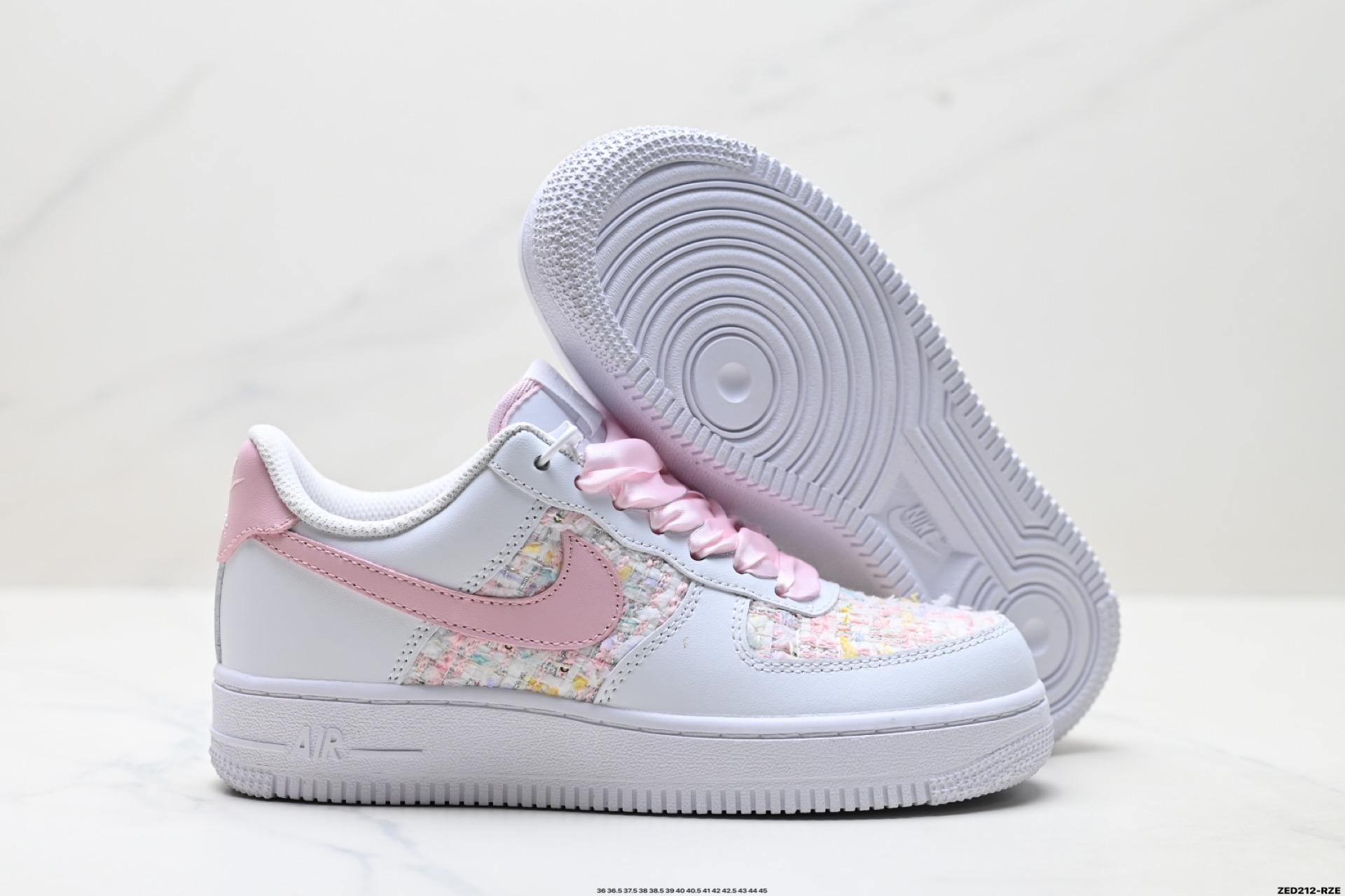 NIKE AIR FORCE 1‘07 ZH0316-095