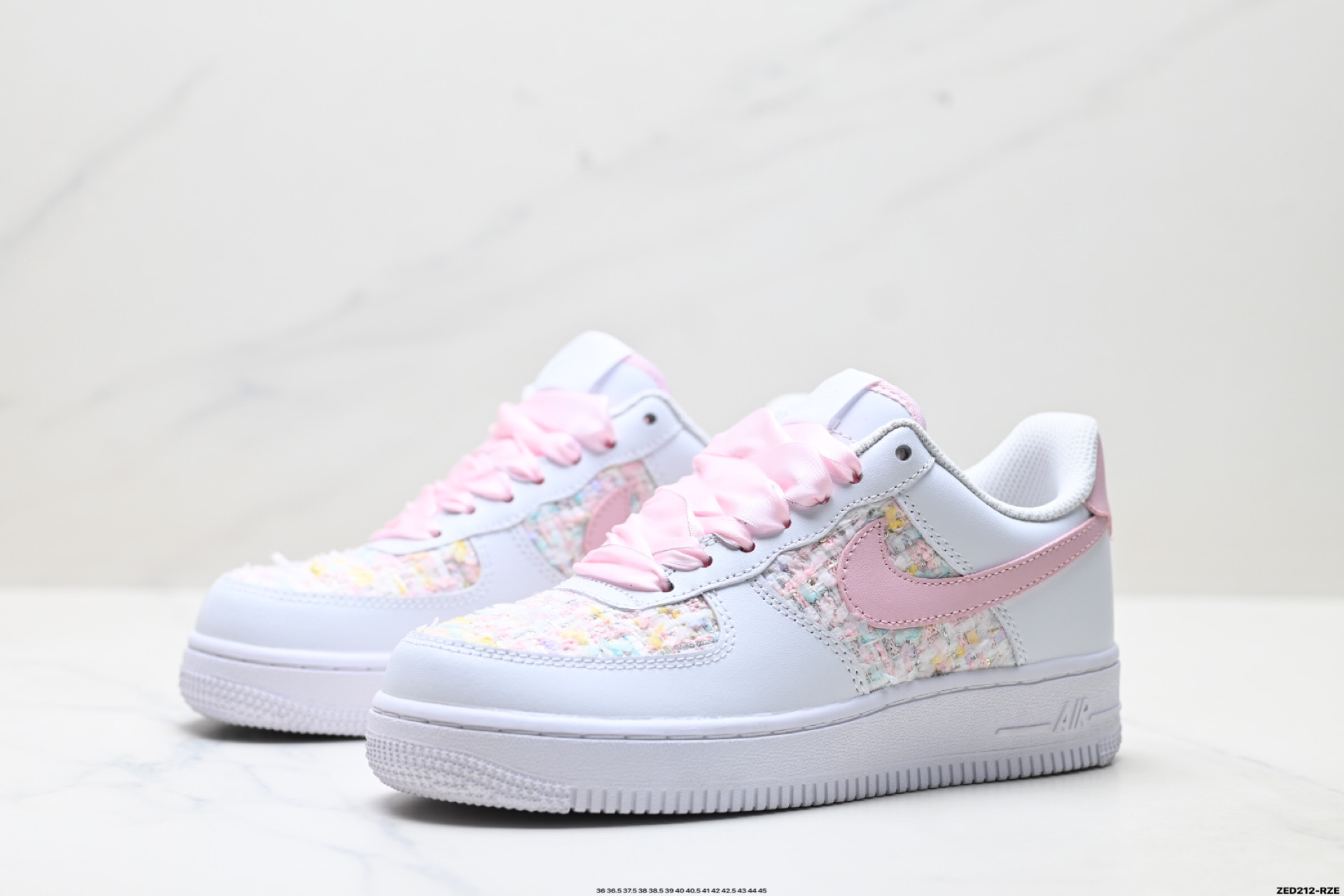 NIKE AIR FORCE 1‘07 ZH0316-095