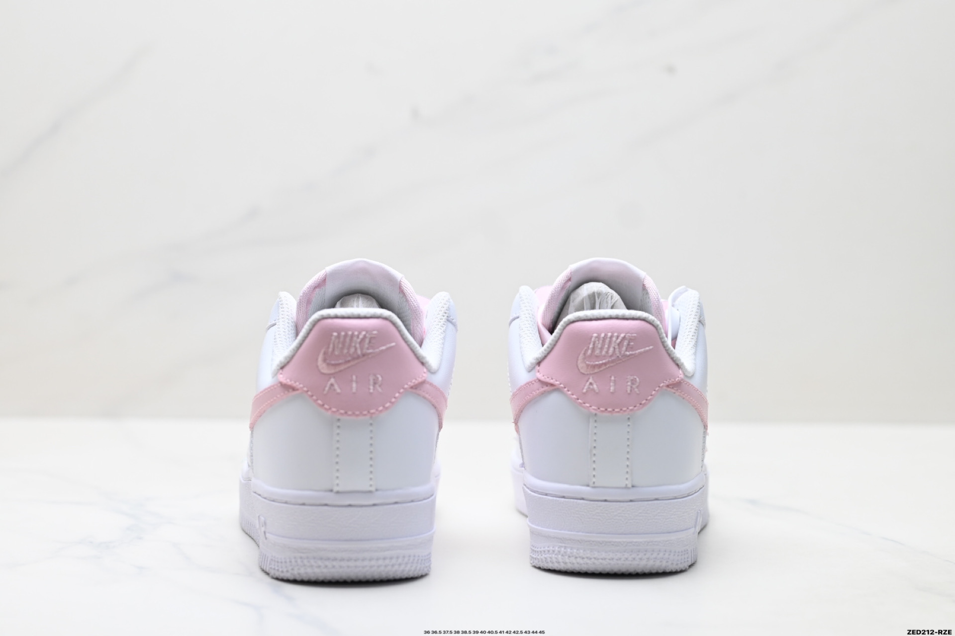 NIKE AIR FORCE 1‘07 ZH0316-095