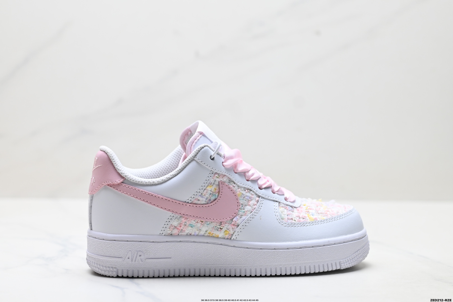 NIKE AIR FORCE 1‘07 ZH0316-095