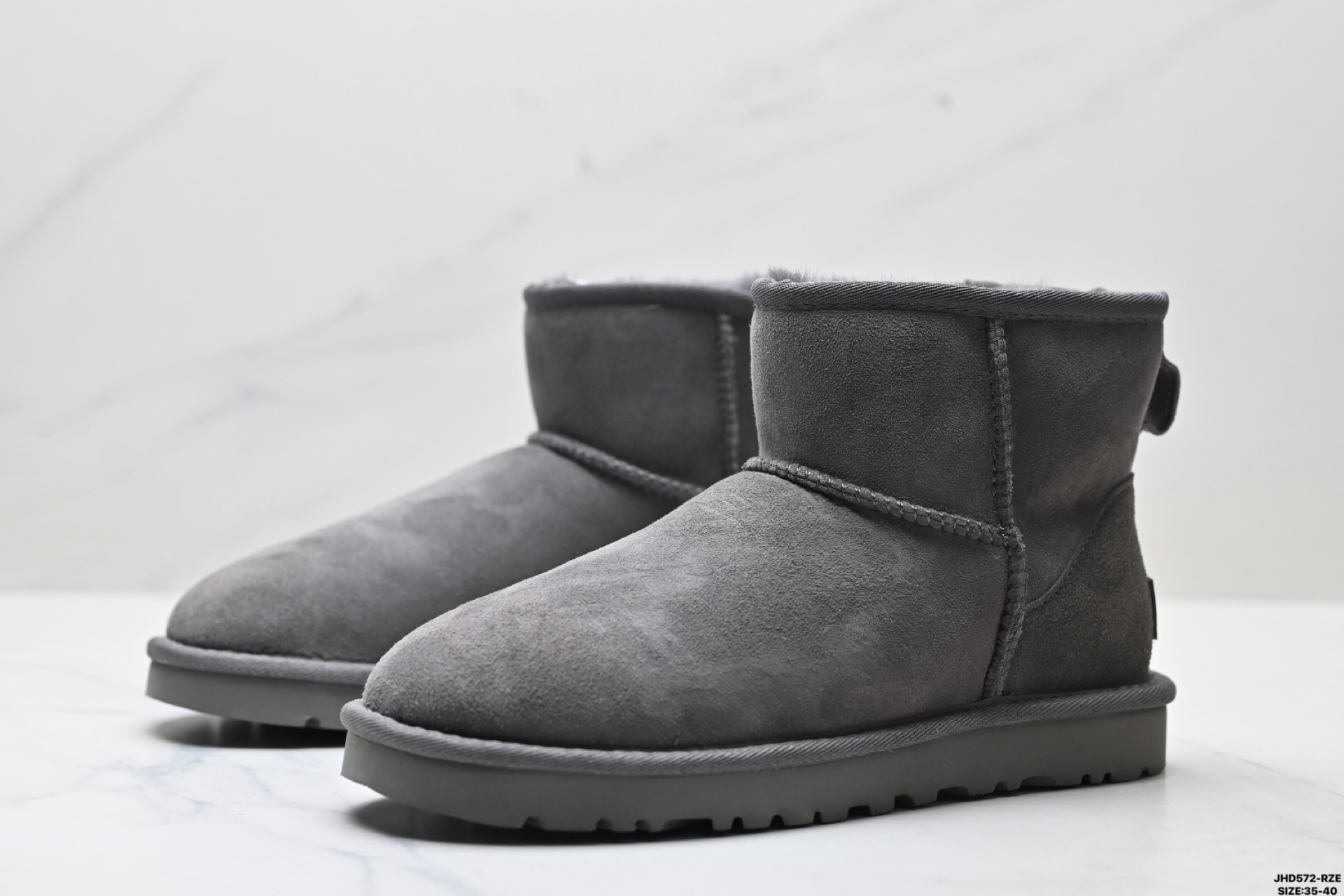 UGG Classic Mini Platform Botas de Nieve de Gamuza para Mujer - Gris 5 i1758559234536 2963 0 3