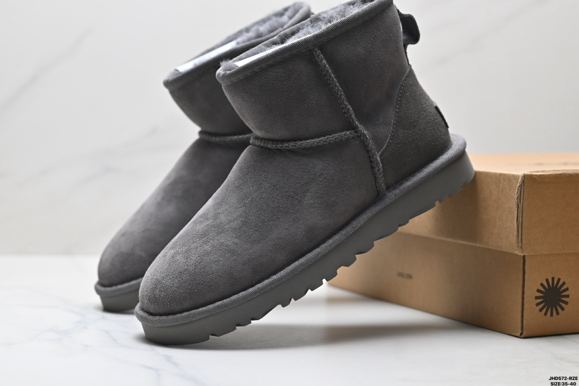 UGG Classic Mini Platform Botas de Nieve de Gamuza para Mujer - Gris 9 i1758559234536 4457 0 7