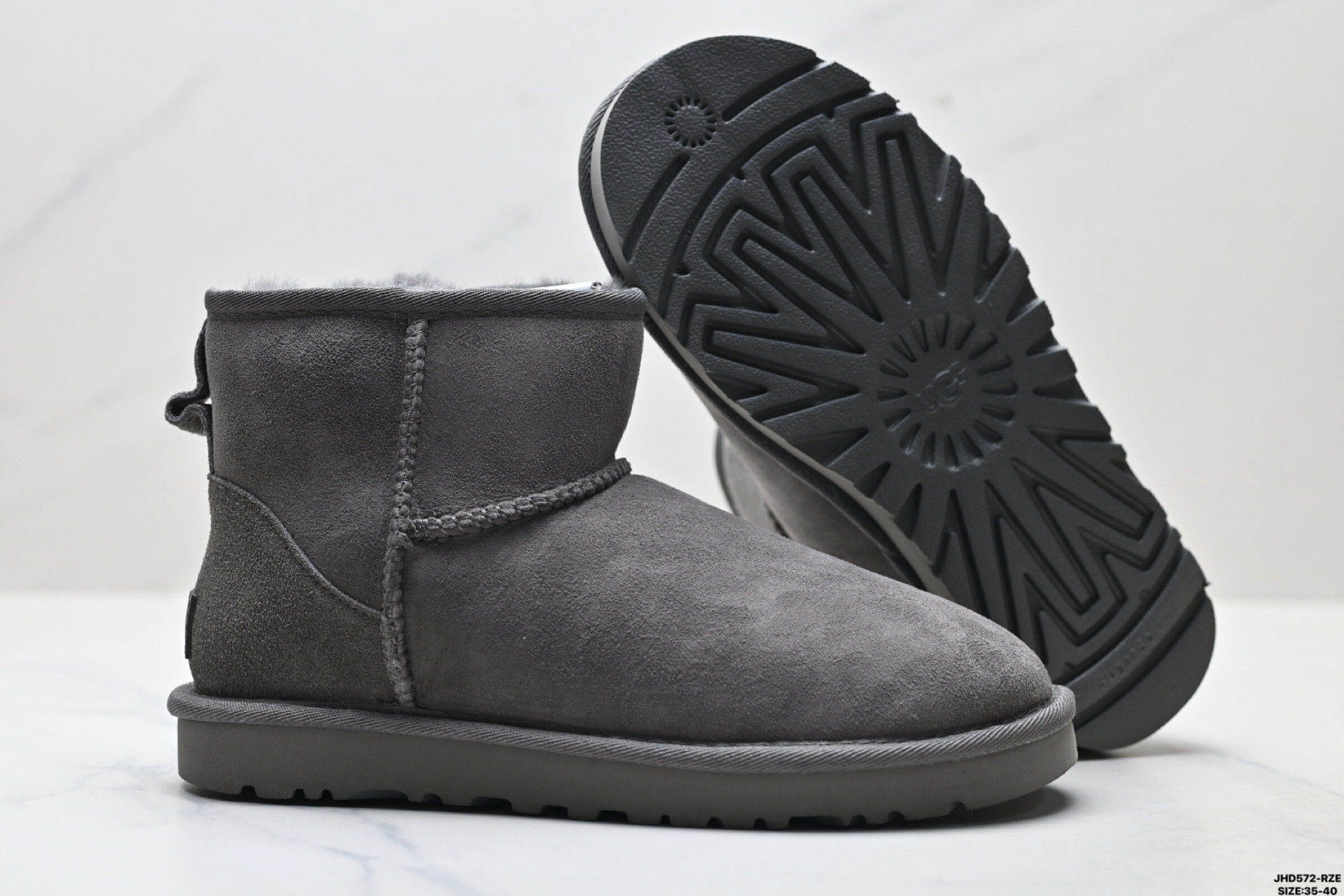 UGG Classic Mini Platform Botas de Nieve de Gamuza para Mujer - Gris 6 i1758559234536 6138 0 4