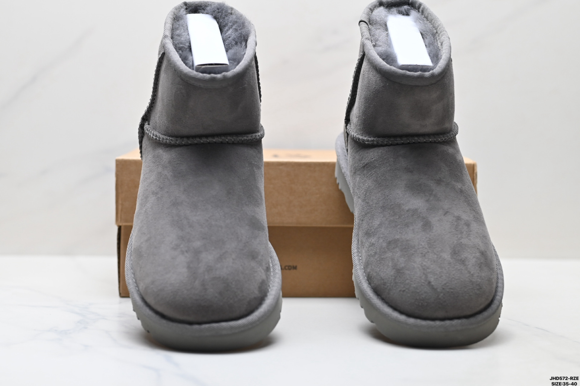 UGG Classic Mini Platform Botas de Nieve de Gamuza para Mujer - Gris 8 i1758559234986 5104 0 6