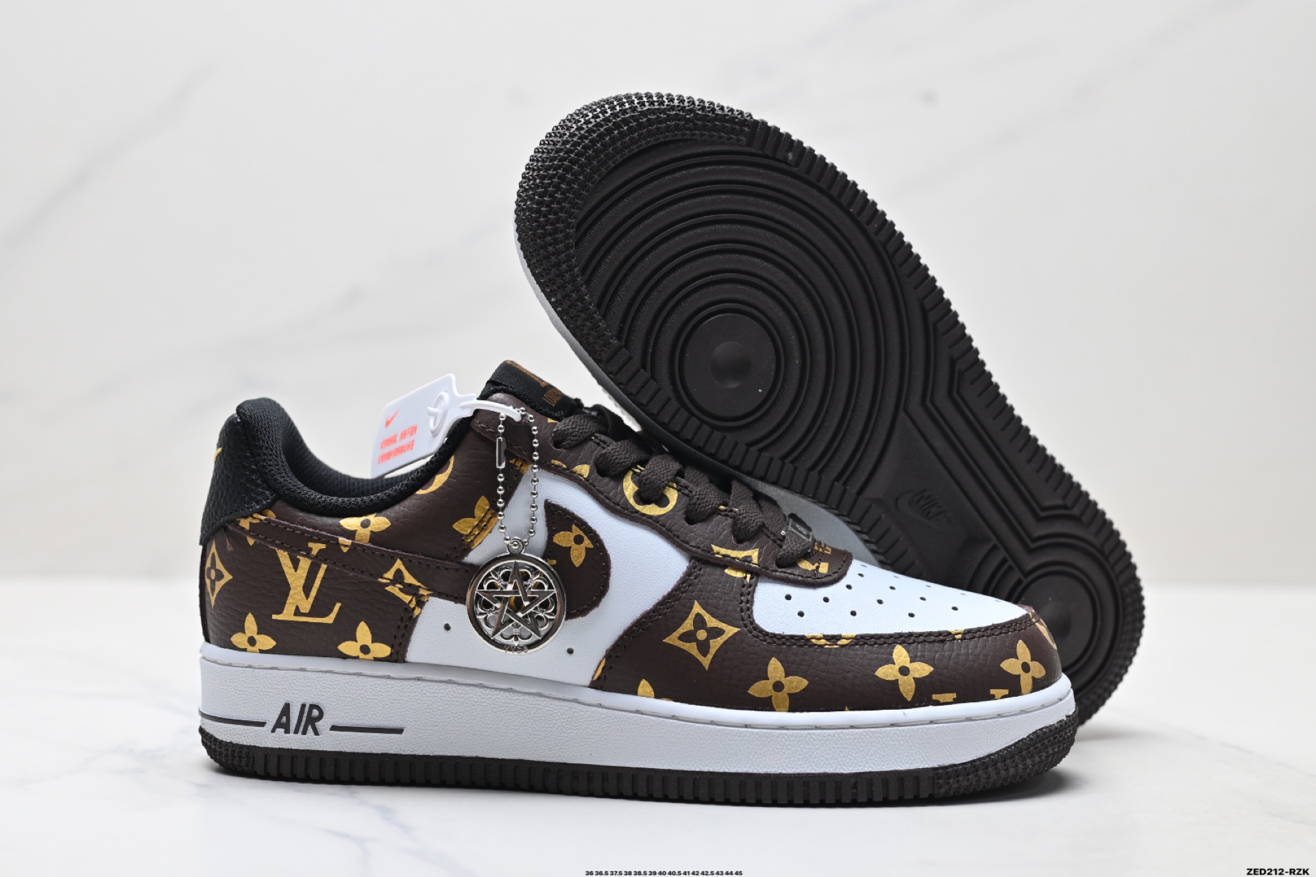 NIKE AIR FORCE 1‘07 CZ3986-004 NIKE AIR FORCE 1‘07 CZ3986-004