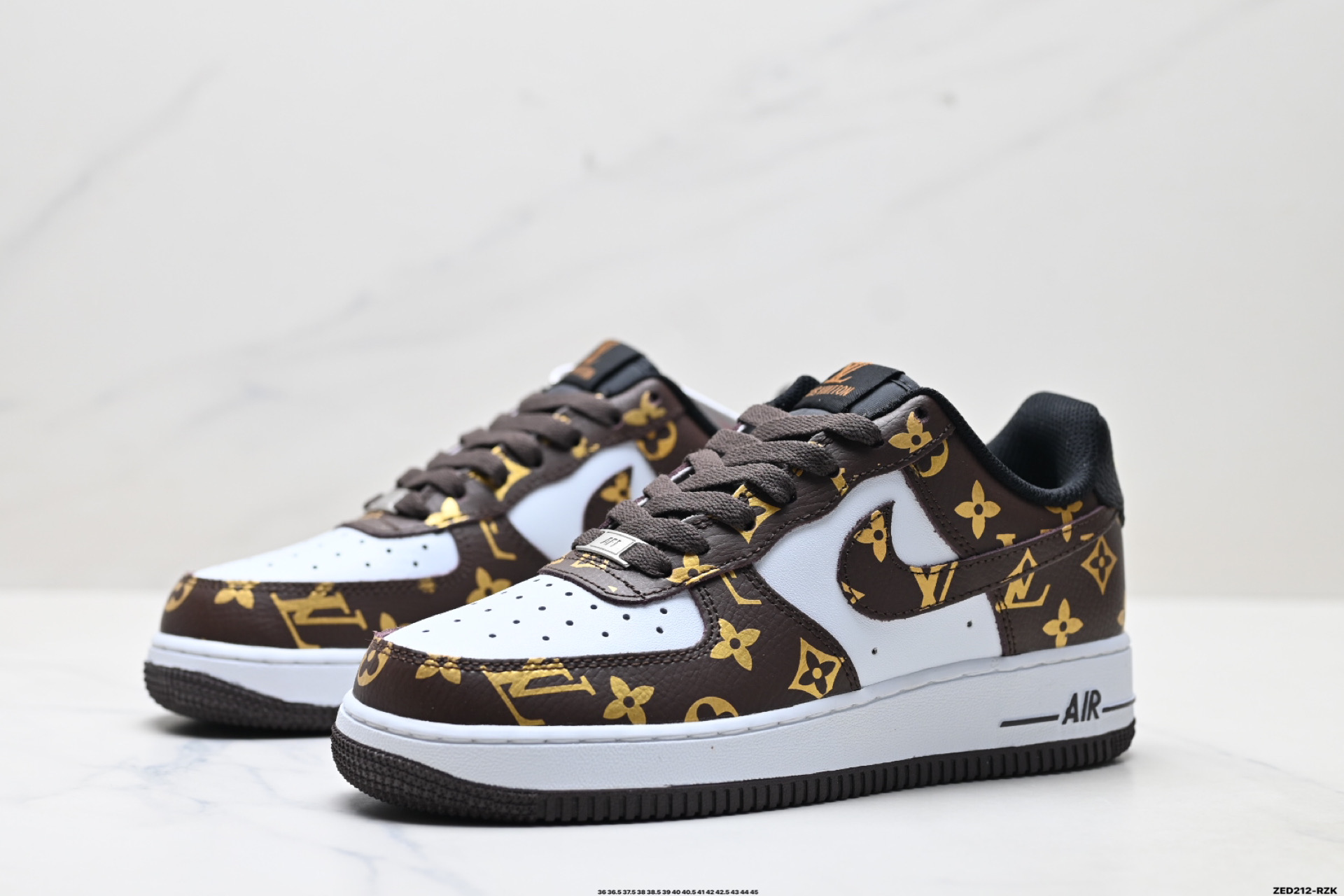 NIKE AIR FORCE 1‘07 CZ3986-004 NIKE AIR FORCE 1‘07 CZ3986-004