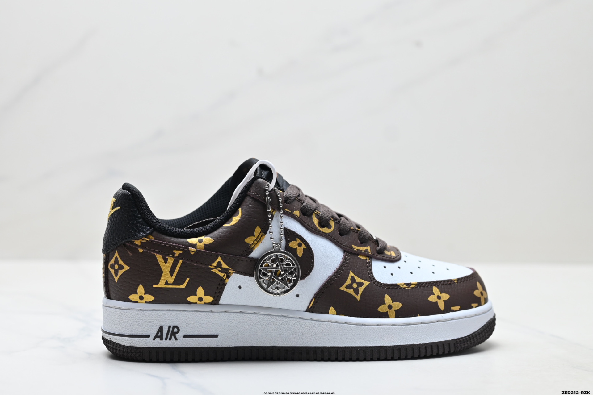 NIKE AIR FORCE 1‘07 CZ3986-004 NIKE AIR FORCE 1‘07 CZ3986-004