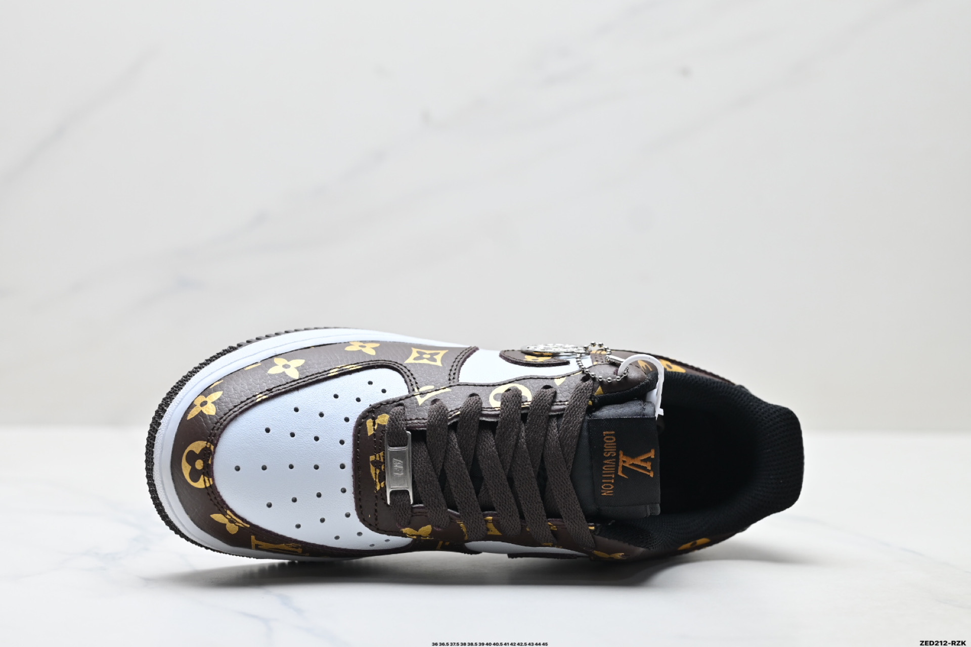 NIKE AIR FORCE 1‘07 CZ3986-004 NIKE AIR FORCE 1‘07 CZ3986-004