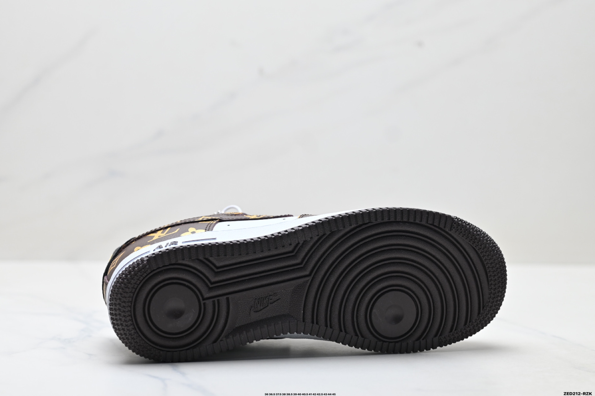 NIKE AIR FORCE 1‘07 CZ3986-004 NIKE AIR FORCE 1‘07 CZ3986-004