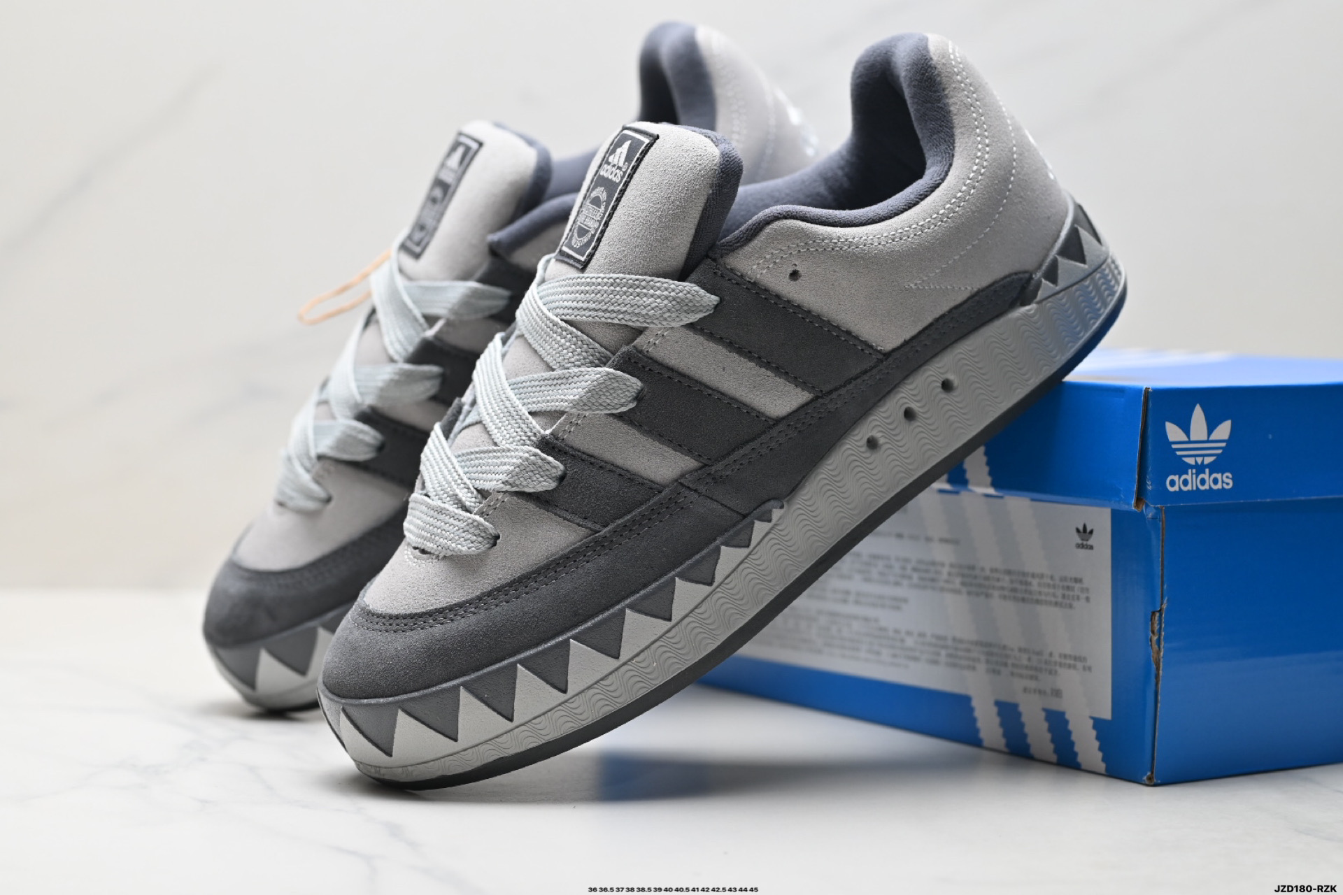 150 Adidas Adimatic Low 马蒂奇系列低帮 复古鲨鱼面包鞋运动休闲滑板板鞋 KI8885