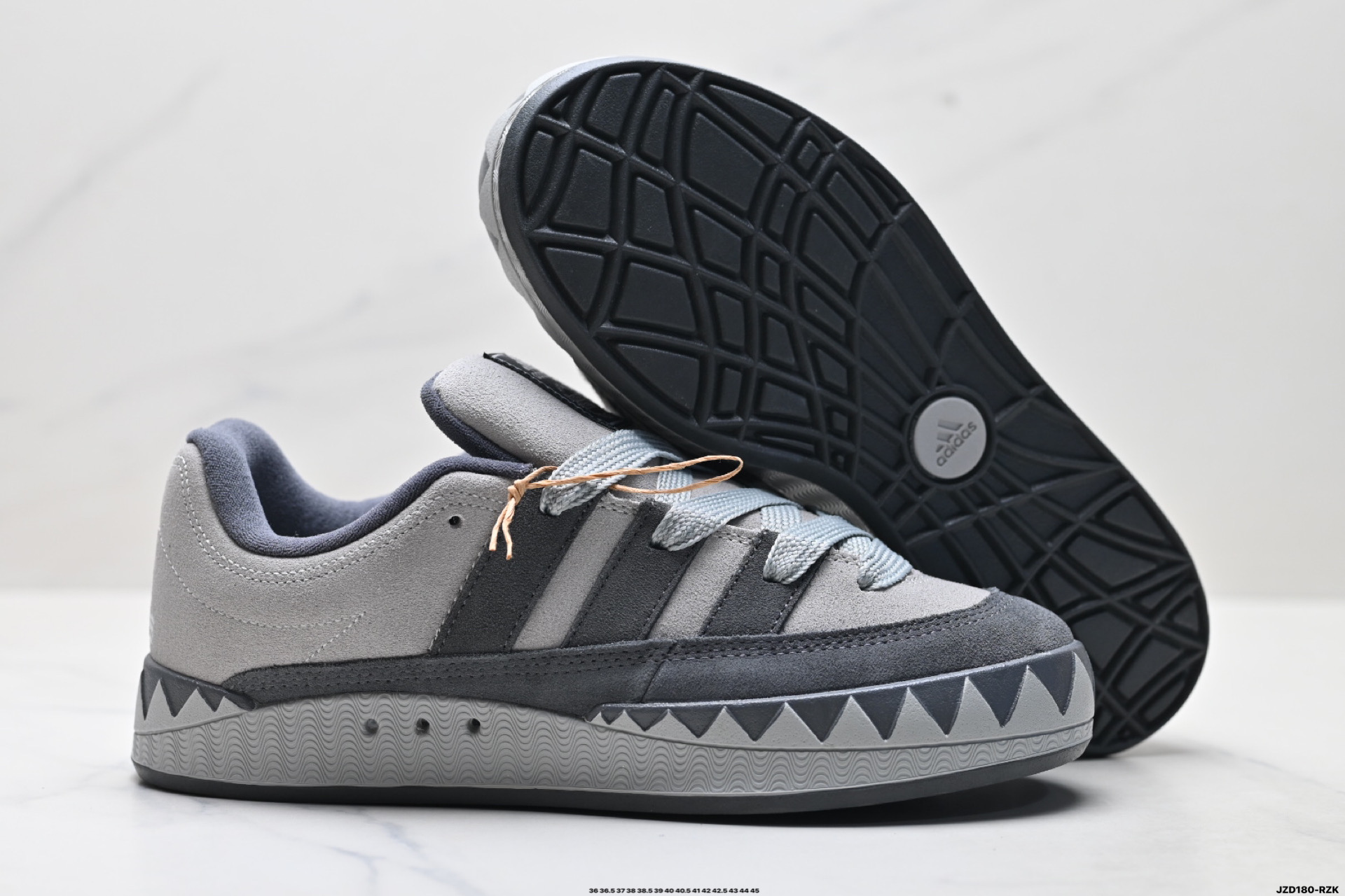 150 Adidas Adimatic Low 马蒂奇系列低帮 复古鲨鱼面包鞋运动休闲滑板板鞋 KI8885