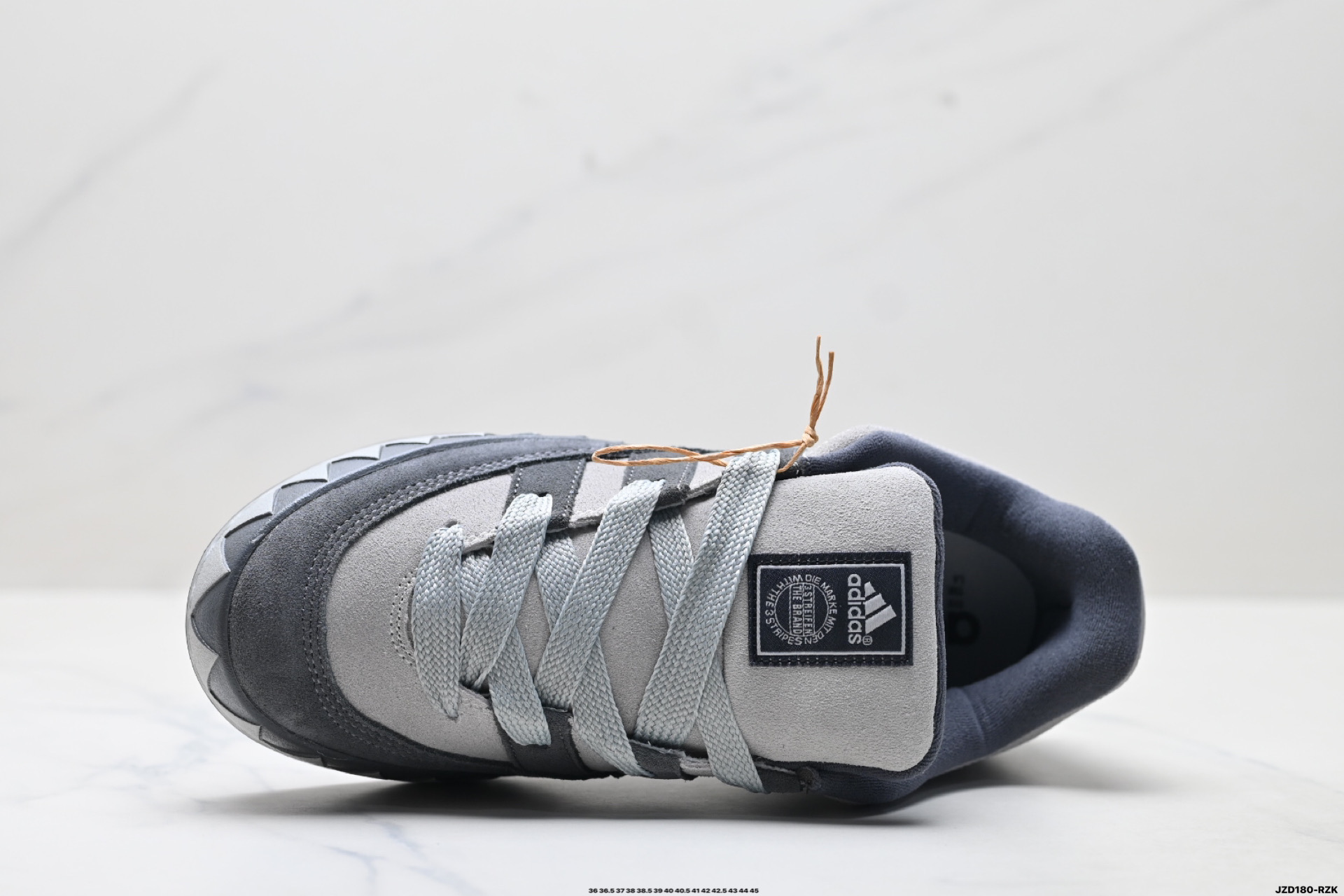 150 Adidas Adimatic Low 马蒂奇系列低帮 复古鲨鱼面包鞋运动休闲滑板板鞋 KI8885