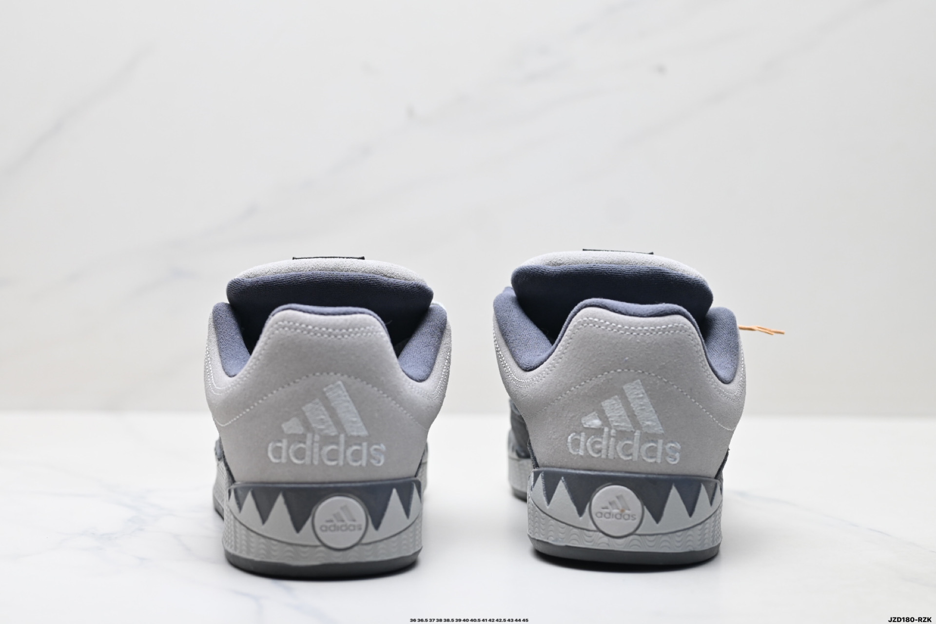 150 Adidas Adimatic Low 马蒂奇系列低帮 复古鲨鱼面包鞋运动休闲滑板板鞋 KI8885