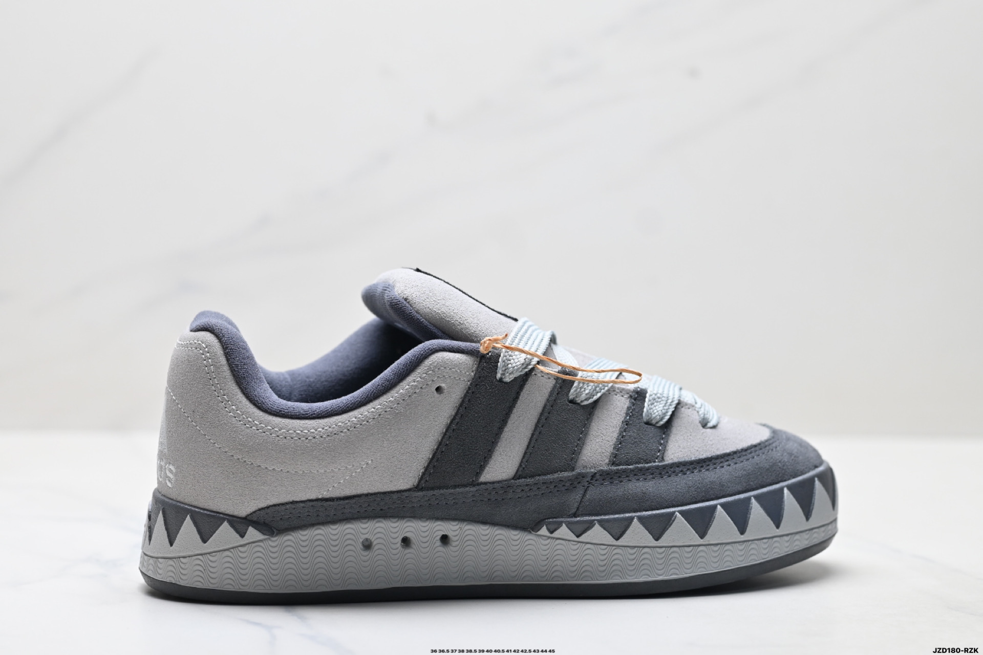 150 Adidas Adimatic Low 马蒂奇系列低帮 复古鲨鱼面包鞋运动休闲滑板板鞋 KI8885