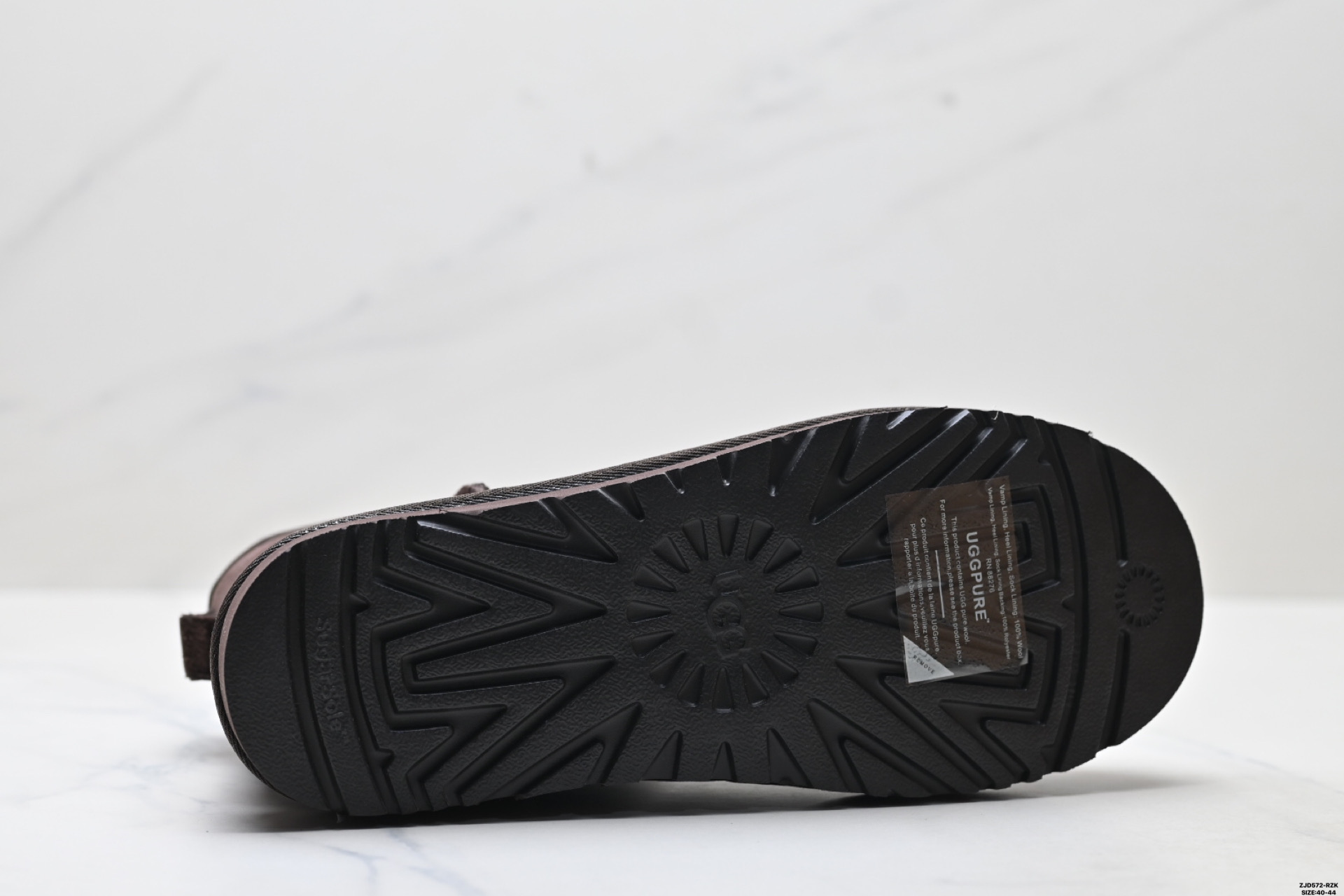 UGG Classic Mini II Botas de Invierno de Gamuza para Hombre - Calidez y Confort 10 i1758643883007 498 0 8