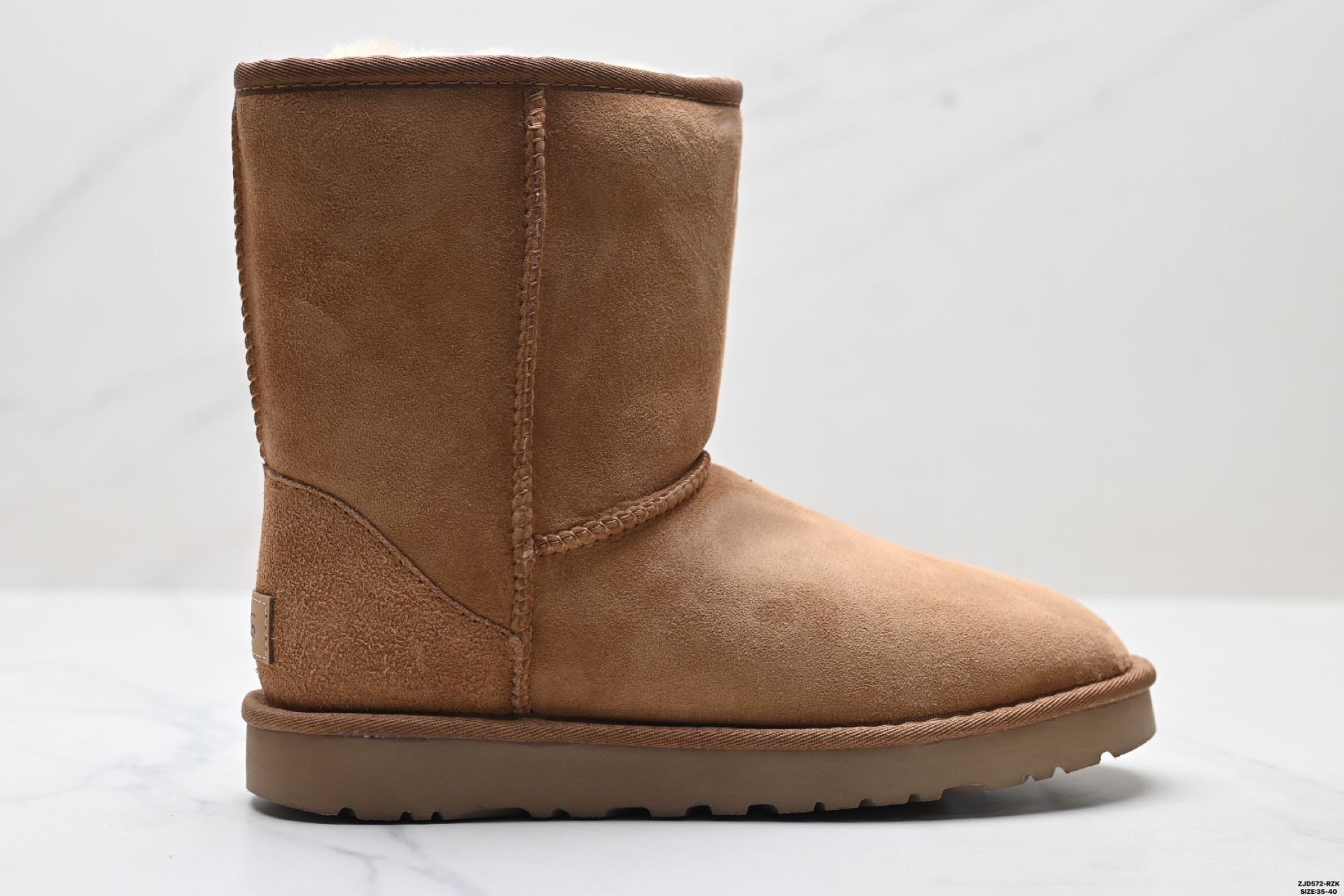 UGG Classic Short II Botas de Nieve de Ante para Mujer - Calidez y Estilo 3 i1758644043305 6835 0 0