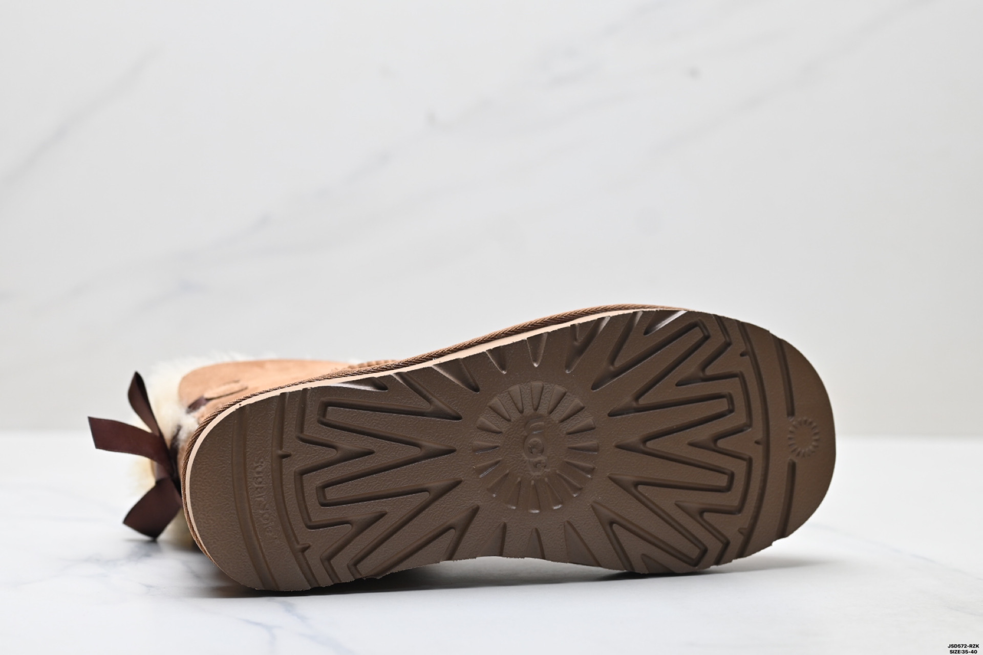 UGG Classic Mini Botas de Nieve con Lazo para Mujer - Calidez y Estilo 10 i1758644149910 326 0 8