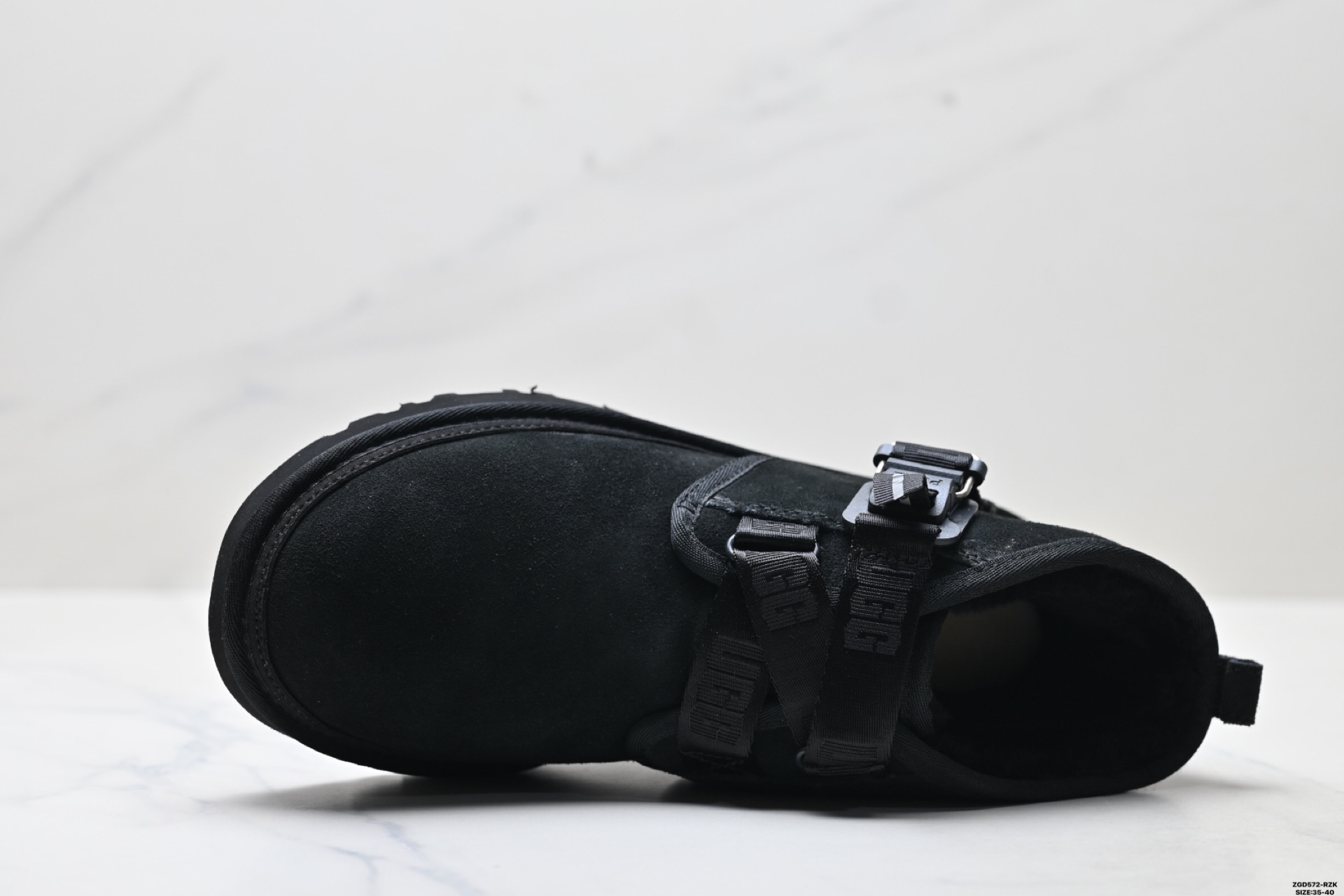 UGG Botas de Nieve de Gamuza Negra con Hebilla Ajustable para Mujer 3 i1758644367594 2621 0 1