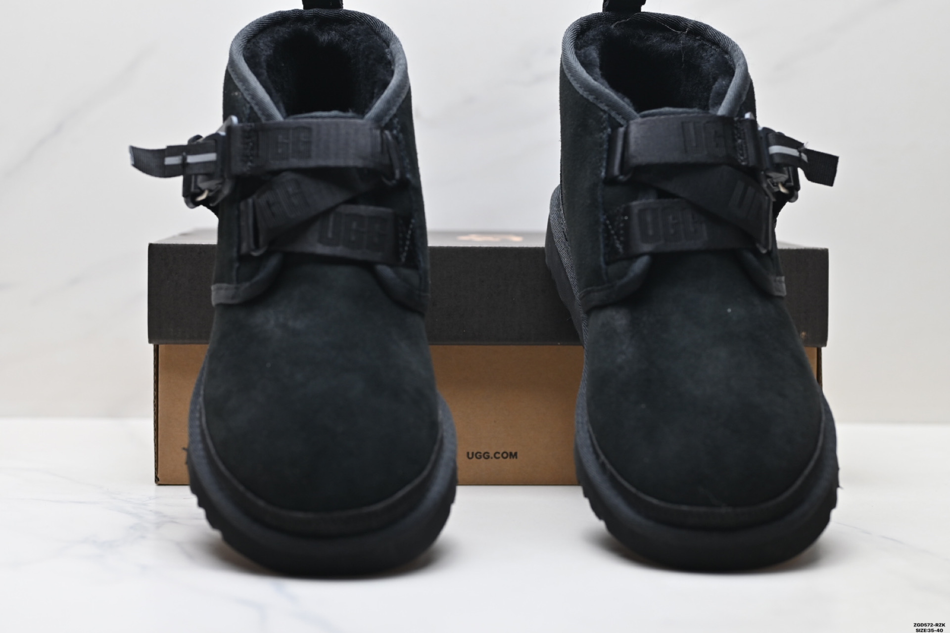 UGG Botas de Nieve de Gamuza Negra con Hebilla Ajustable para Mujer 8 i1758644368305 3797 0 6