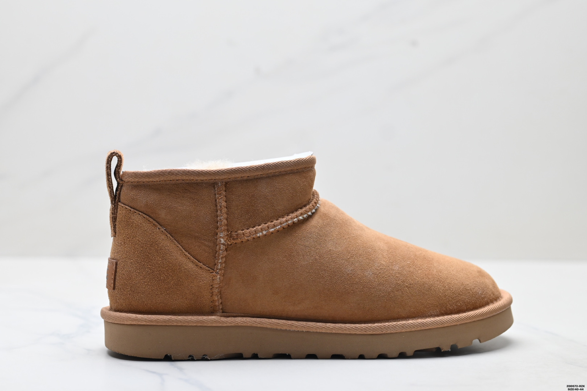 UGG Classic Ultra Mini Botas de Nieve Marrones Cómodas y Cálidas para Hombre