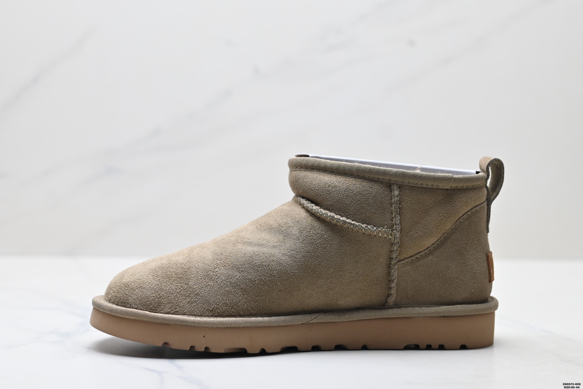 240 UGG CLASSIC ULTRA MINI 舒适柔软时尚 耐磨增高保暖 一脚蹬保暖雪地靴 1137391-Chinese UA Cheap High Quatity Brand Clothes Bags handbags Sneakers wholesale wholesaler seller from China Factory suppliers Fashion Clothing Shoes best Quality Beautiful Price 240 UGG CLASSIC ULTRA MINI 舒适柔软时尚 耐磨增高保暖 一脚蹬保暖雪地靴 1137391