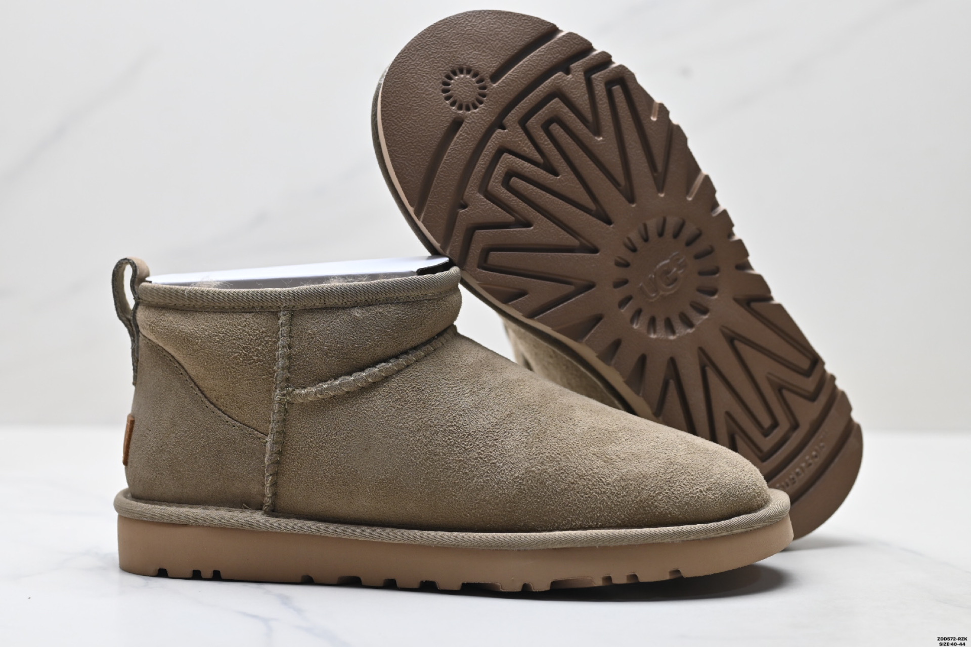 240 UGG CLASSIC ULTRA MINI 舒适柔软时尚 耐磨增高保暖 一脚蹬保暖雪地靴 1137391-Chinese UA Cheap High Quatity Brand Clothes Bags handbags Sneakers wholesale wholesaler seller from China Factory suppliers Fashion Clothing Shoes best Quality Beautiful Price 240 UGG CLASSIC ULTRA MINI 舒适柔软时尚 耐磨增高保暖 一脚蹬保暖雪地靴 1137391