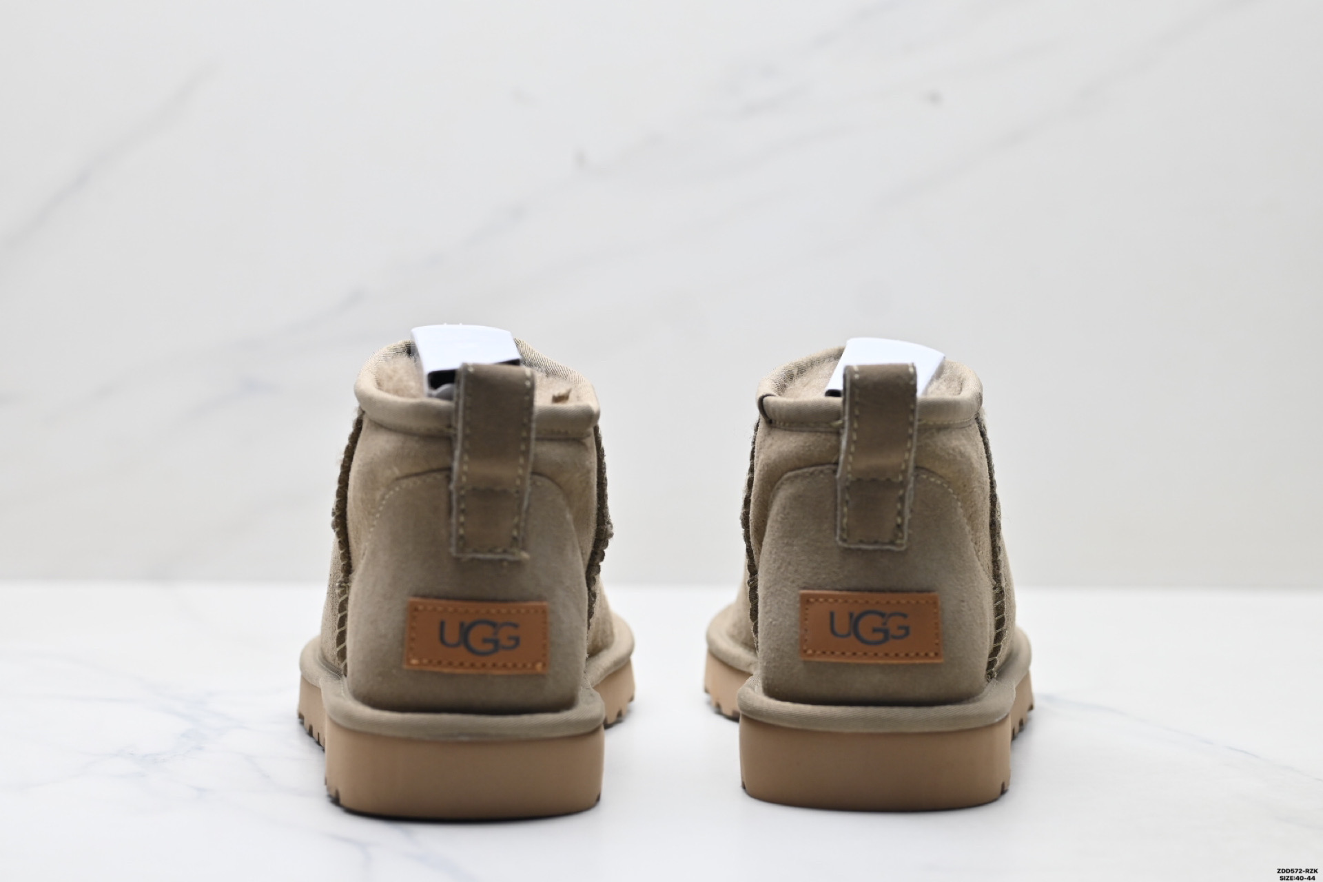 240 UGG CLASSIC ULTRA MINI 舒适柔软时尚 耐磨增高保暖 一脚蹬保暖雪地靴 1137391-Chinese UA Cheap High Quatity Brand Clothes Bags handbags Sneakers wholesale wholesaler seller from China Factory suppliers Fashion Clothing Shoes best Quality Beautiful Price 240 UGG CLASSIC ULTRA MINI 舒适柔软时尚 耐磨增高保暖 一脚蹬保暖雪地靴 1137391